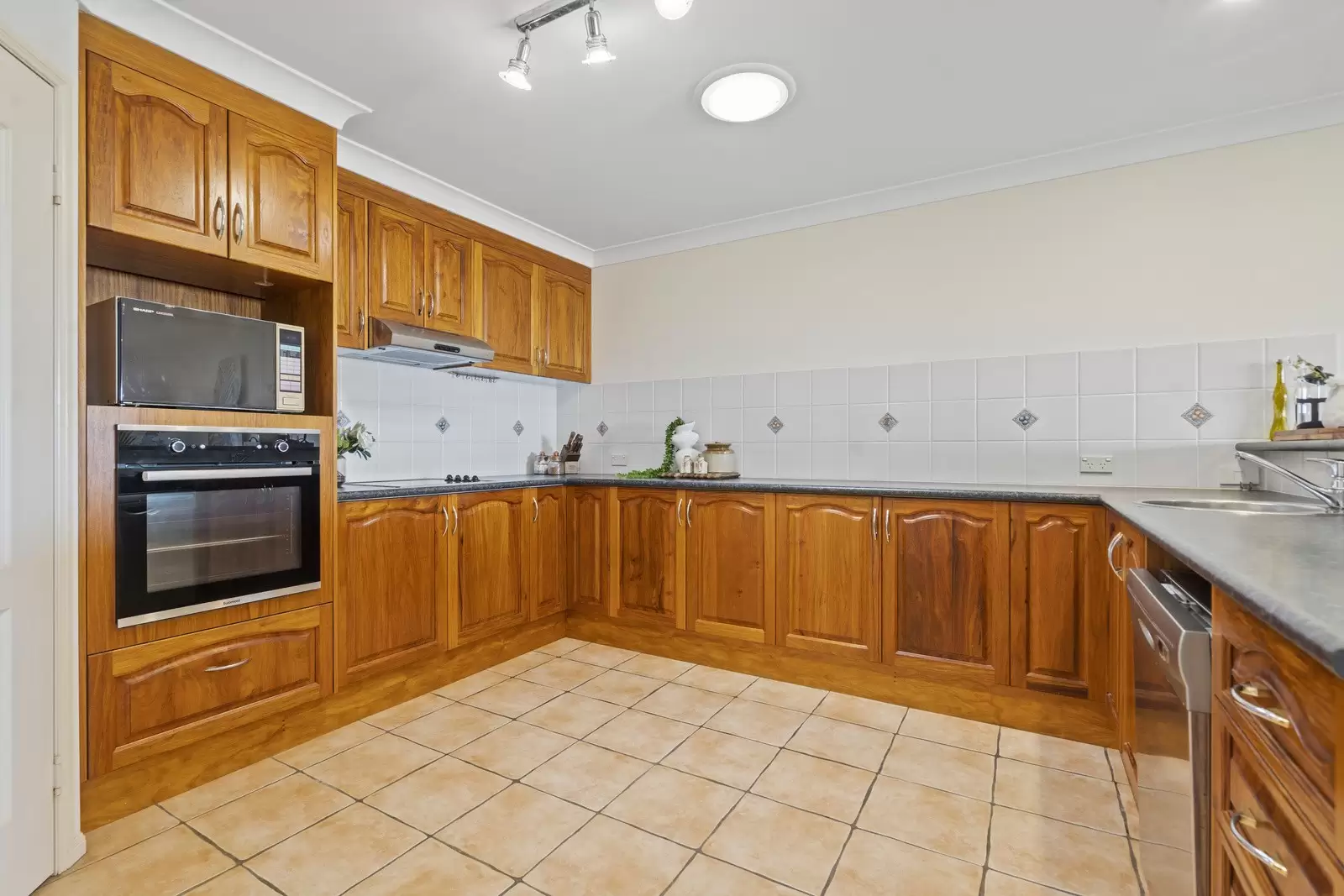 124 Morris Circuit, Thornlands Sold by Queensland Sotheby's International Realty - image 1