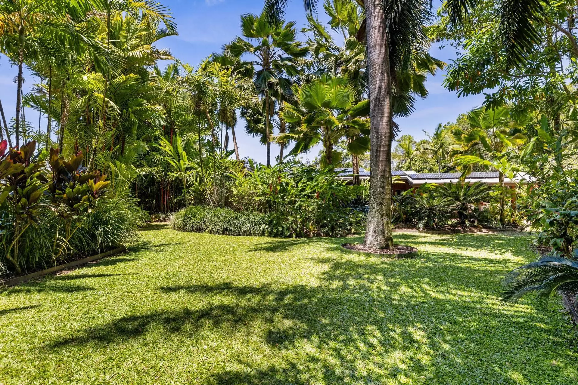 198 Somerset Drive, Miallo Sold by Queensland Sotheby's International Realty - image 1