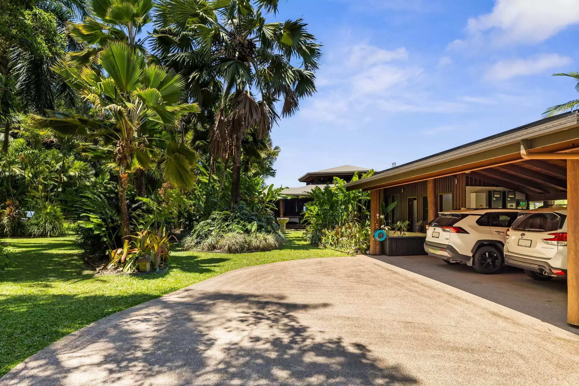 198 Somerset Drive, Miallo Sold by Queensland Sotheby's International Realty - image 1