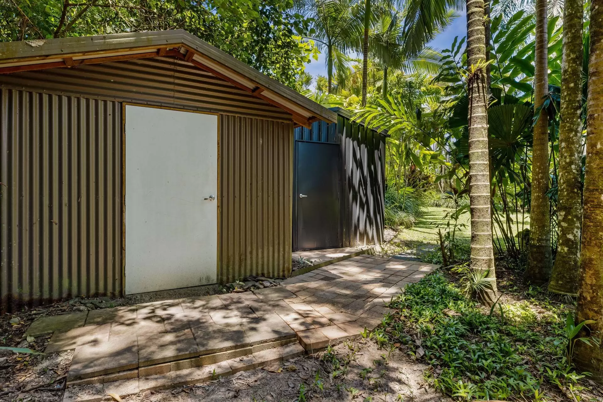198 Somerset Drive, Miallo Sold by Queensland Sotheby's International Realty - image 1
