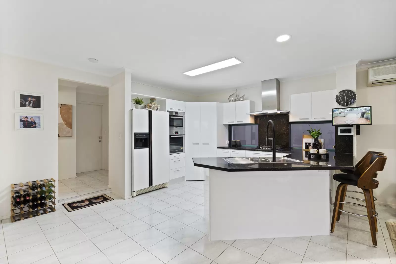 16 Piermont Place, Raby Bay Sold by Queensland Sotheby's International Realty - image 1