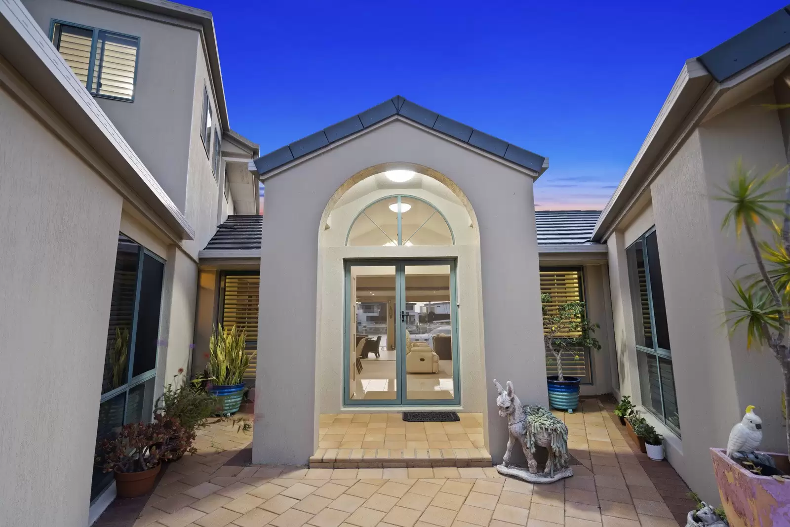 16 Piermont Place, Raby Bay Sold by Queensland Sotheby's International Realty - image 1