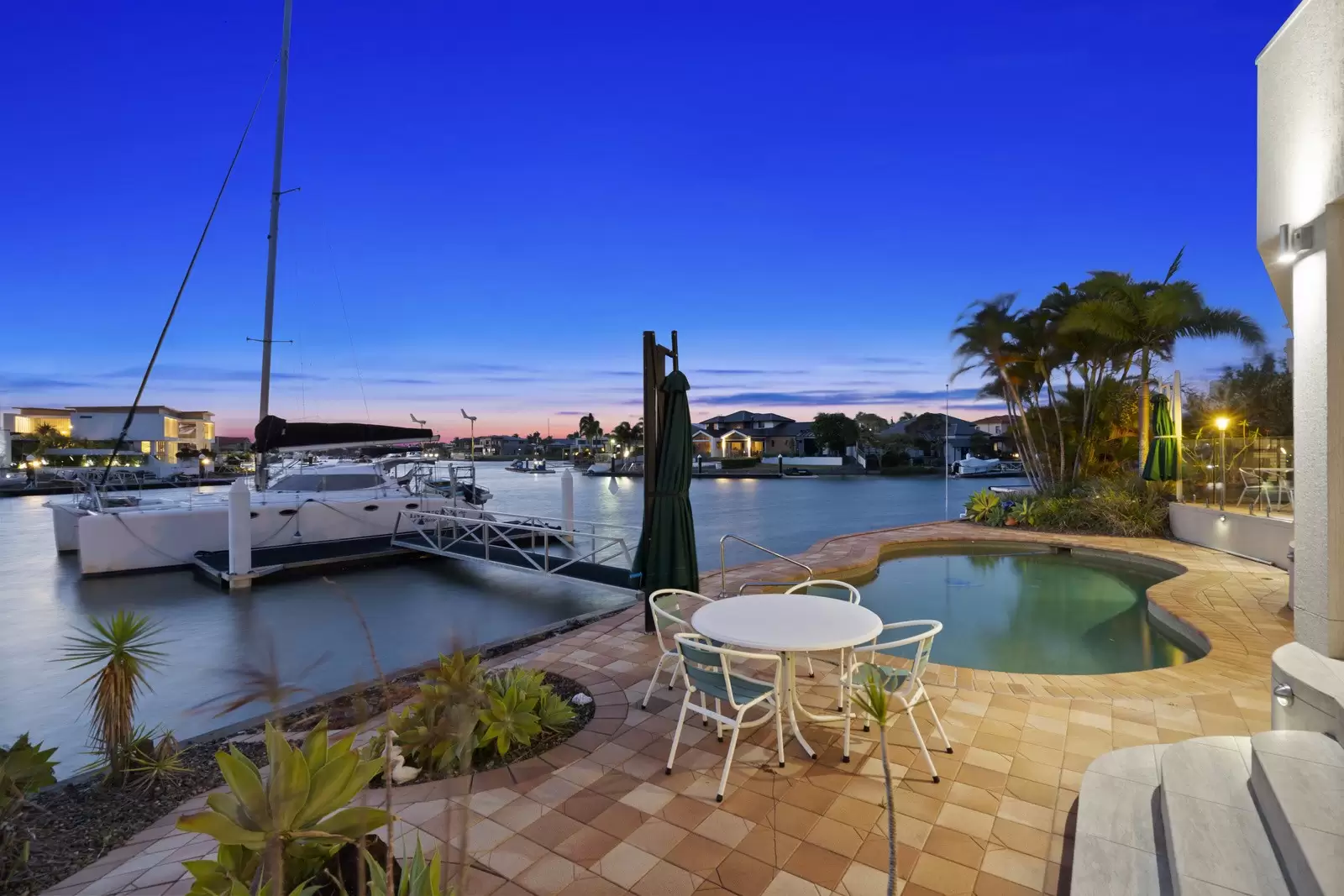 16 Piermont Place, Raby Bay Sold by  - image 1