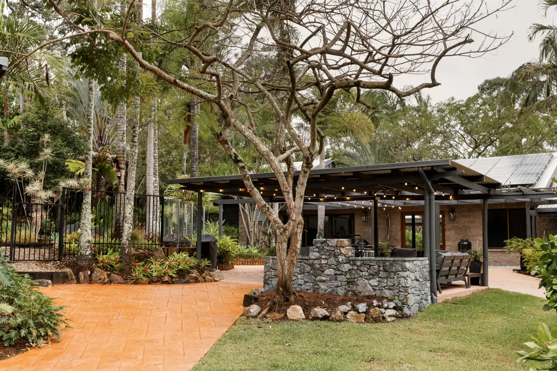 223 Moxon Road, Burbank Sold by  - image 1