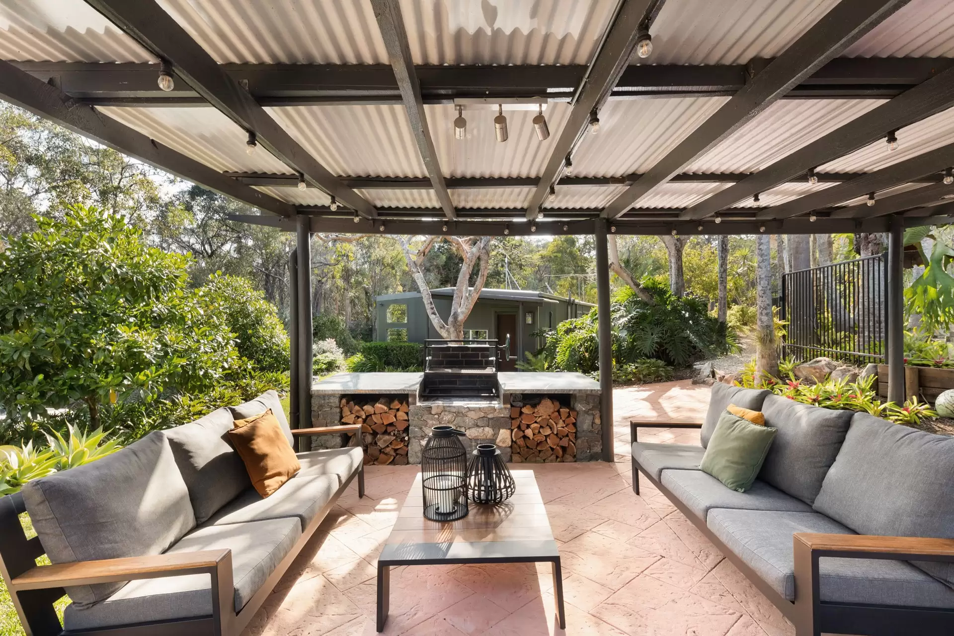 223 Moxon Road, Burbank Sold by Queensland Sotheby's International Realty - image 1