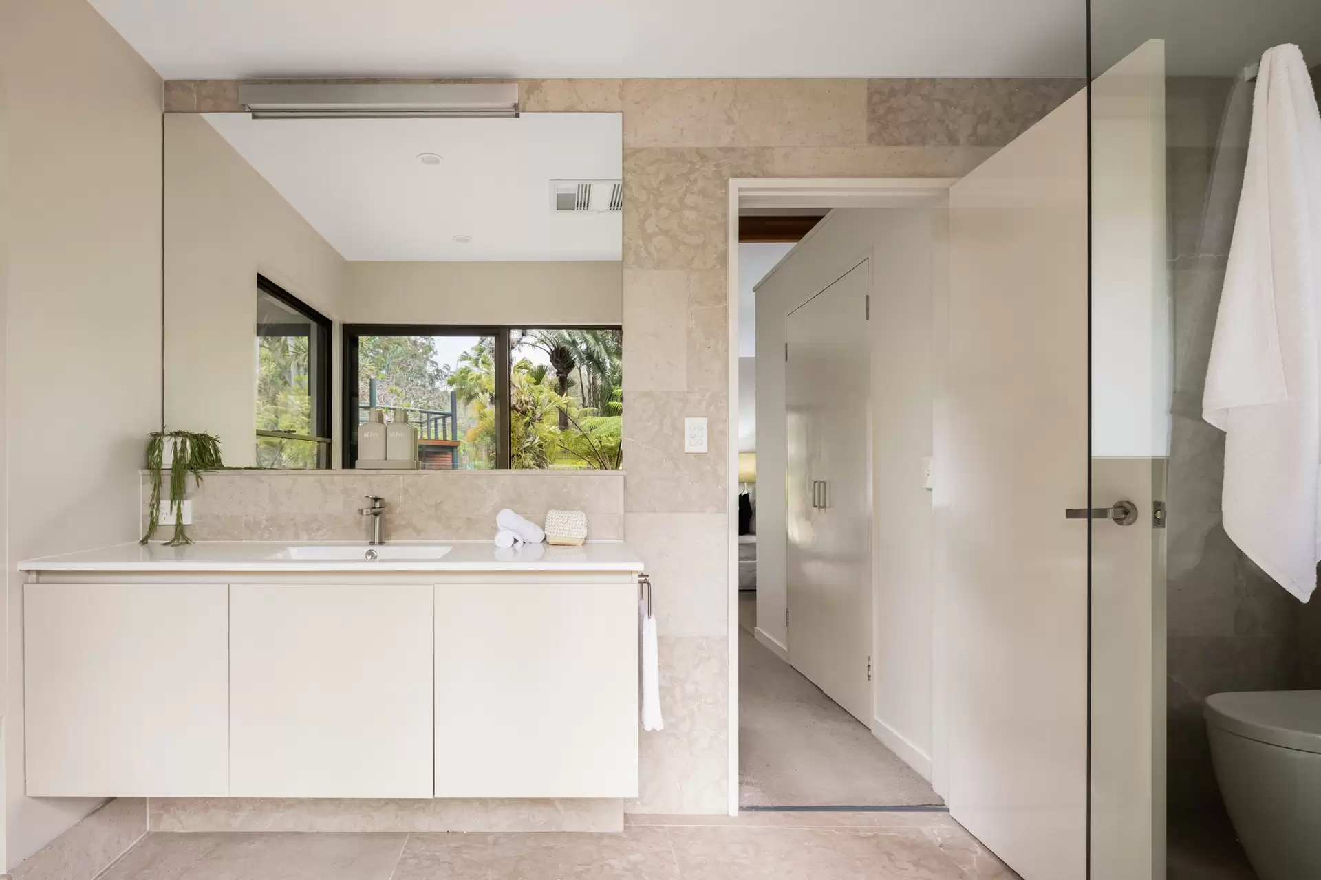 223 Moxon Road, Burbank Sold by Queensland Sotheby's International Realty - image 1