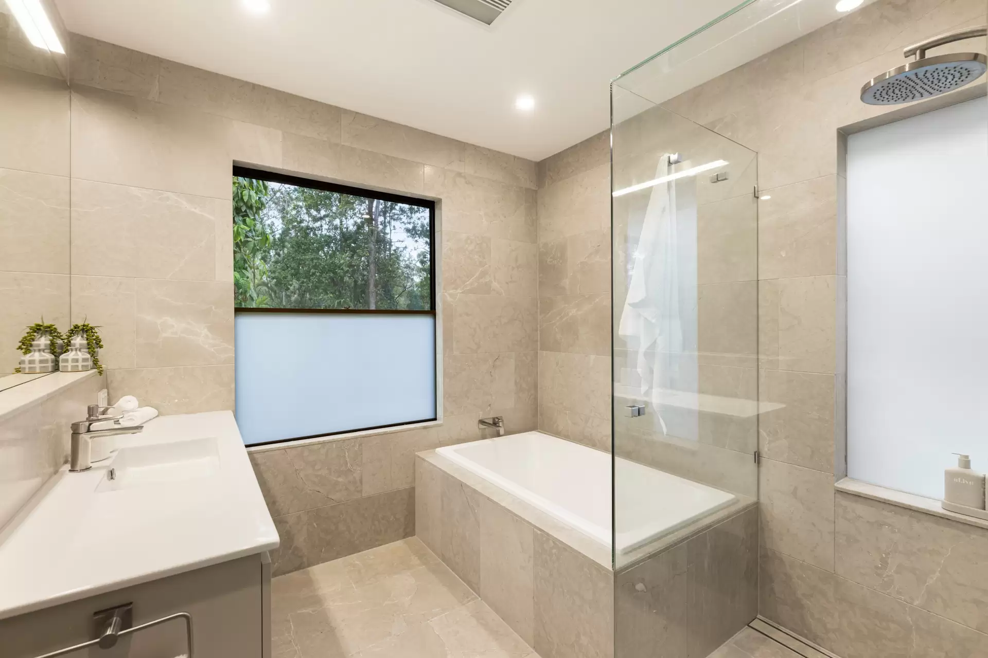 223 Moxon Road, Burbank Sold by Queensland Sotheby's International Realty - image 1