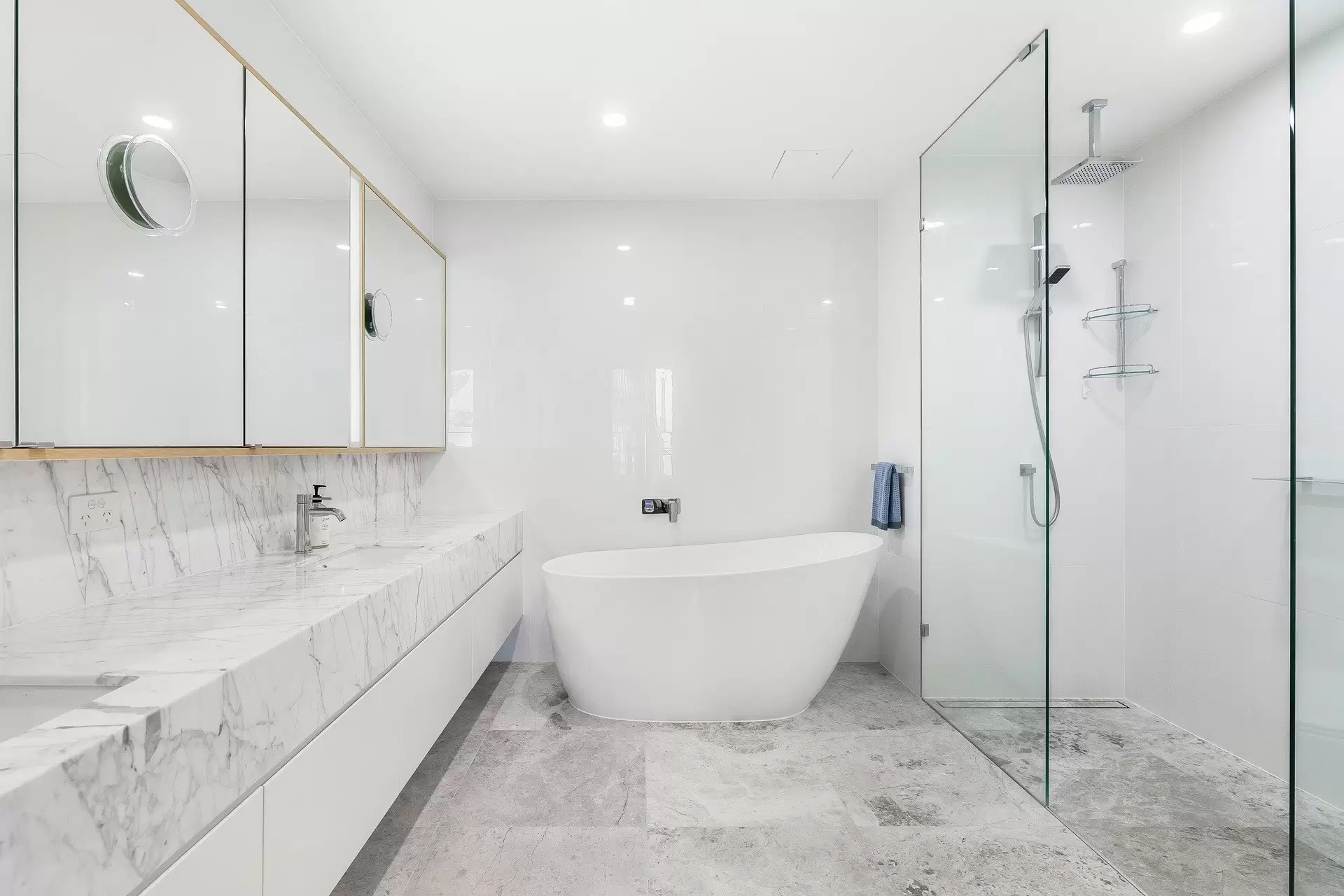 701/95 Old Burleigh Road, Broadbeach Sold by Queensland Sotheby's International Realty - image 1