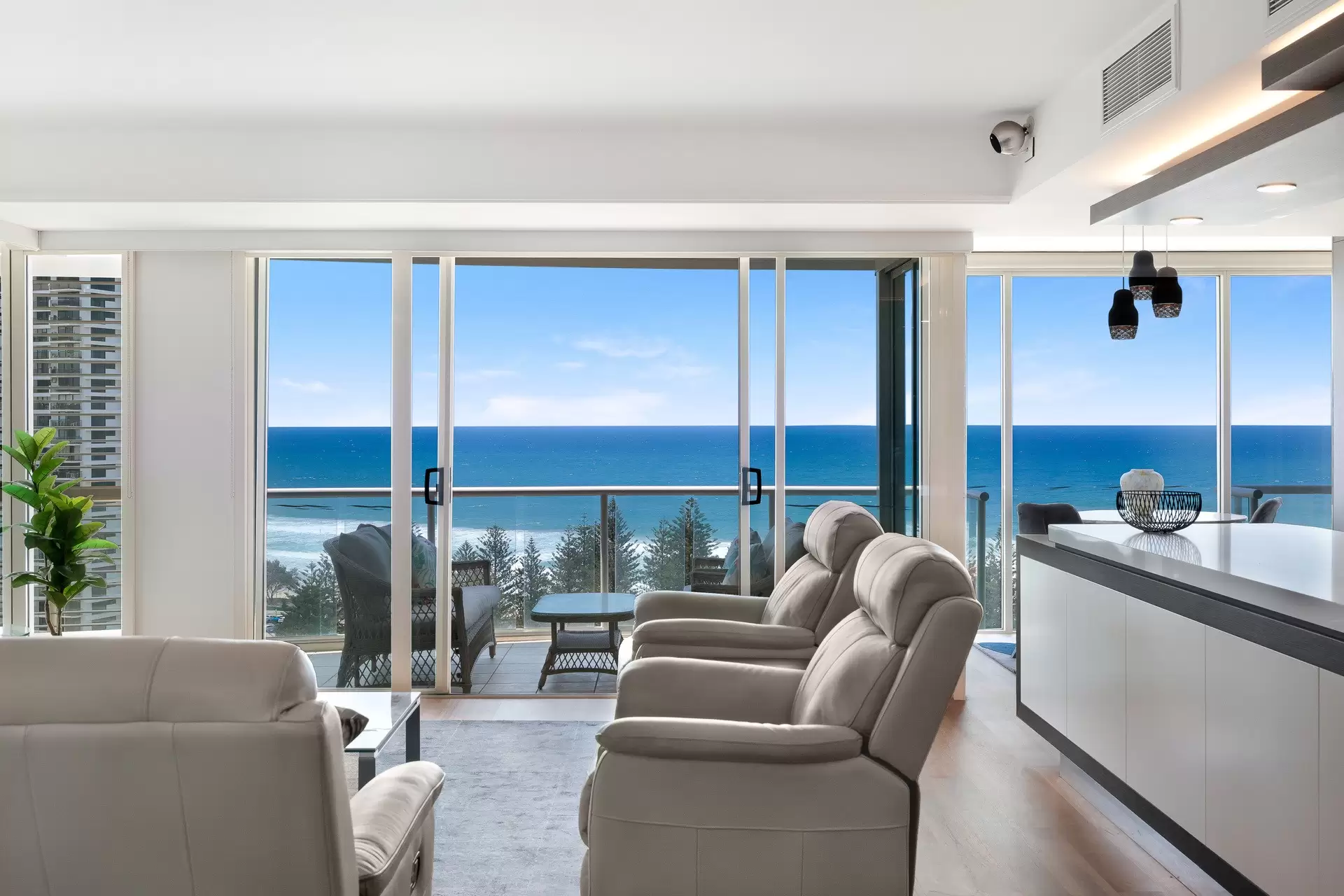 1173/1 Lennie Avenue, Main Beach Sold by  - image 1