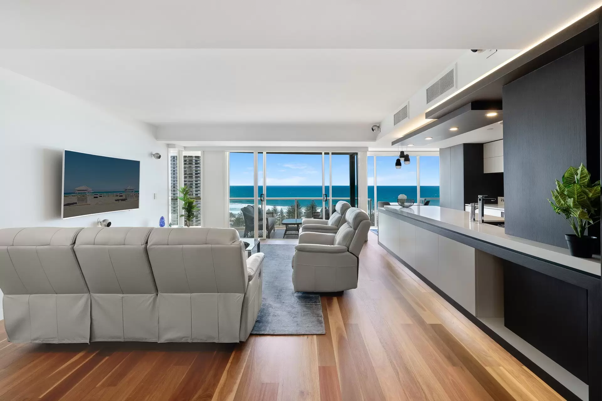 1173/1 Lennie Avenue, Main Beach Sold by  - image 1