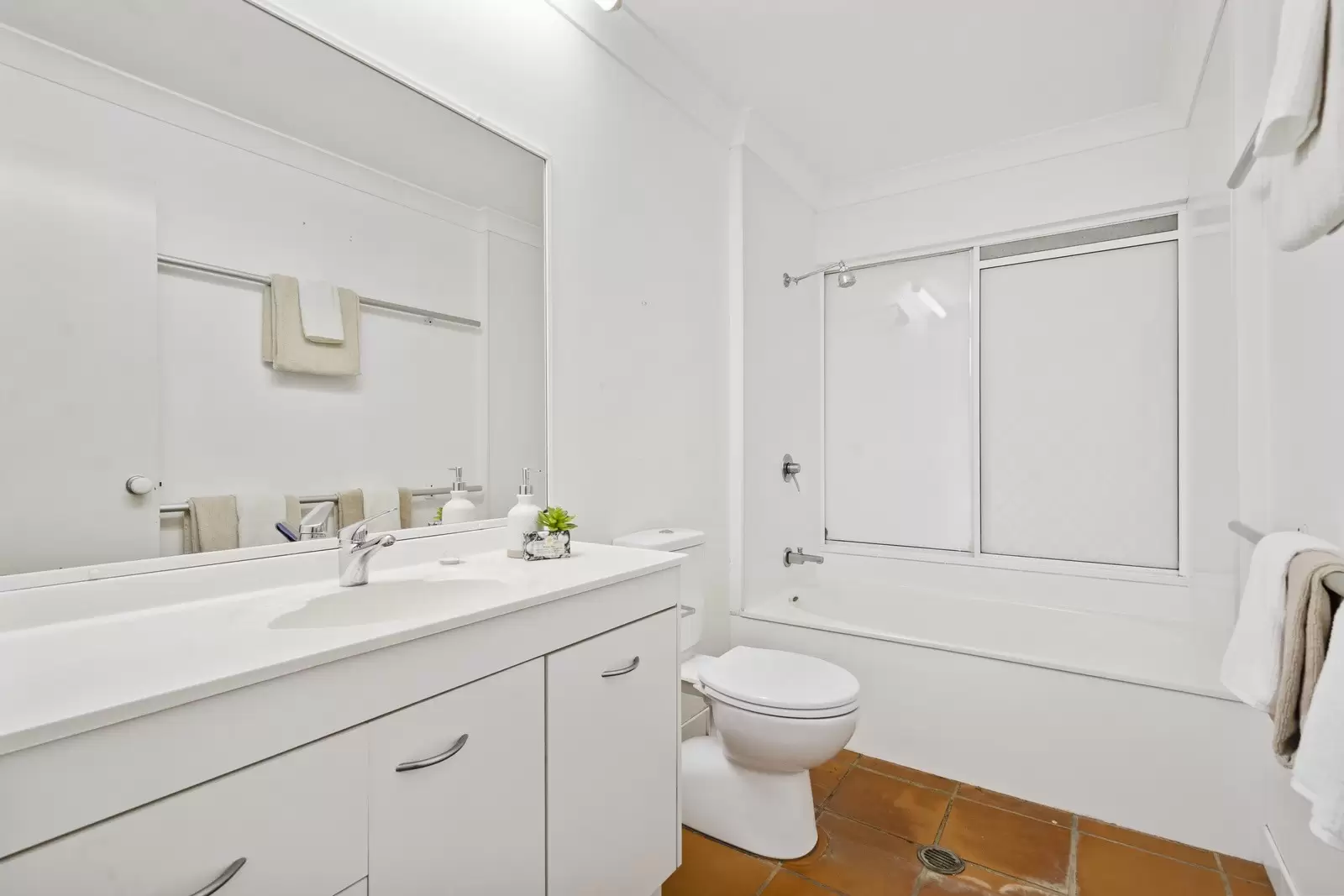 13 Tarina Street, Cleveland Sold by Queensland Sotheby's International Realty - image 1
