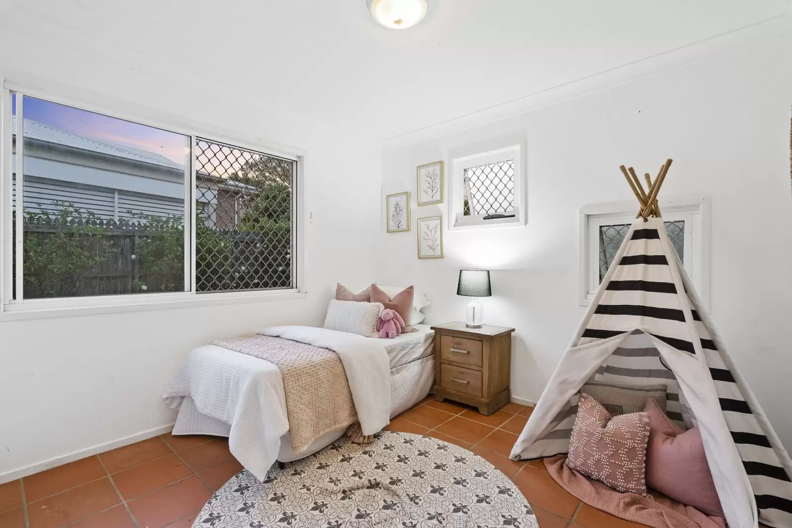 13 Tarina Street, Cleveland Sold by Queensland Sotheby's International Realty - image 1