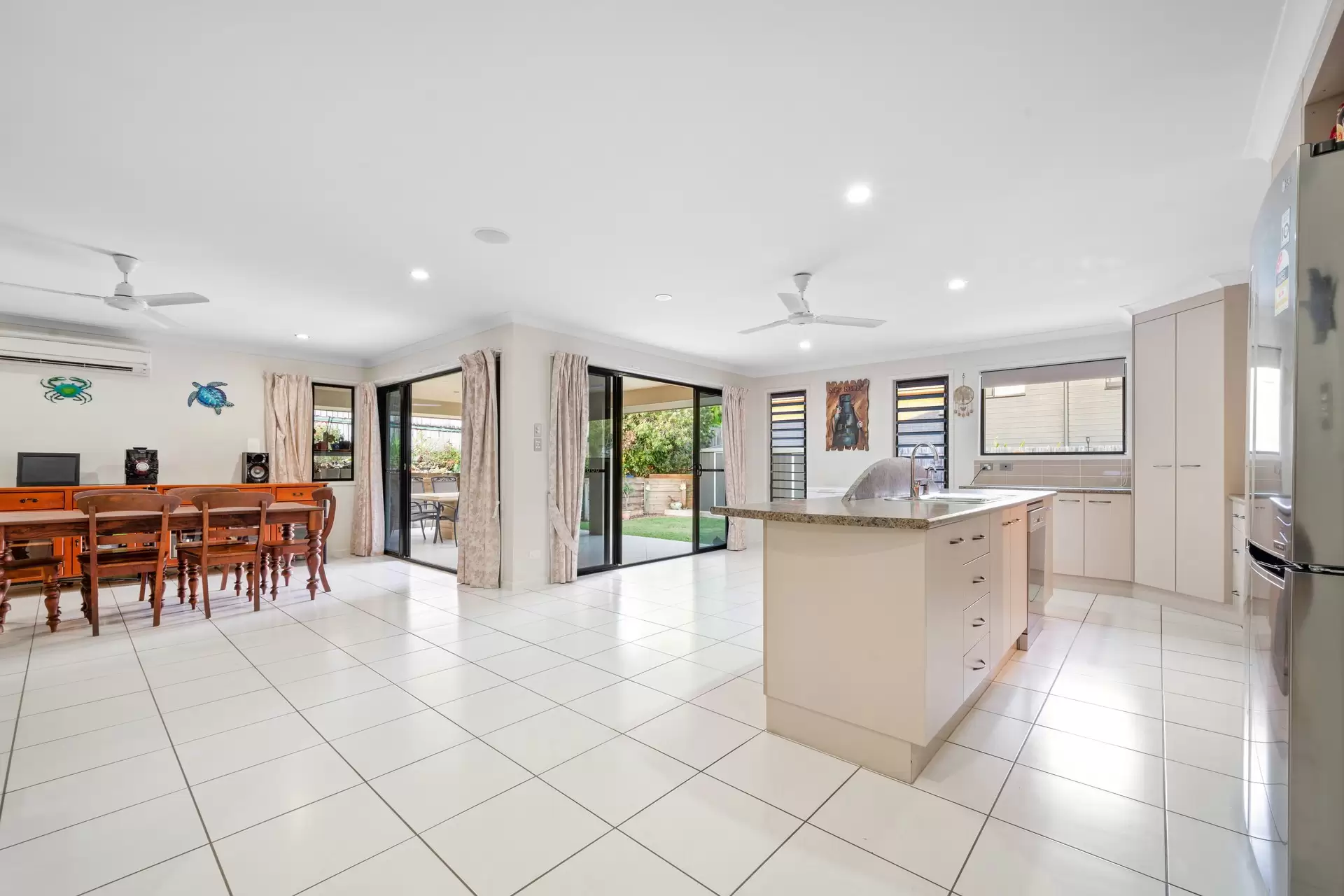 15 Jonquill Court, Cannonvale Sold by Queensland Sotheby's International Realty - image 1