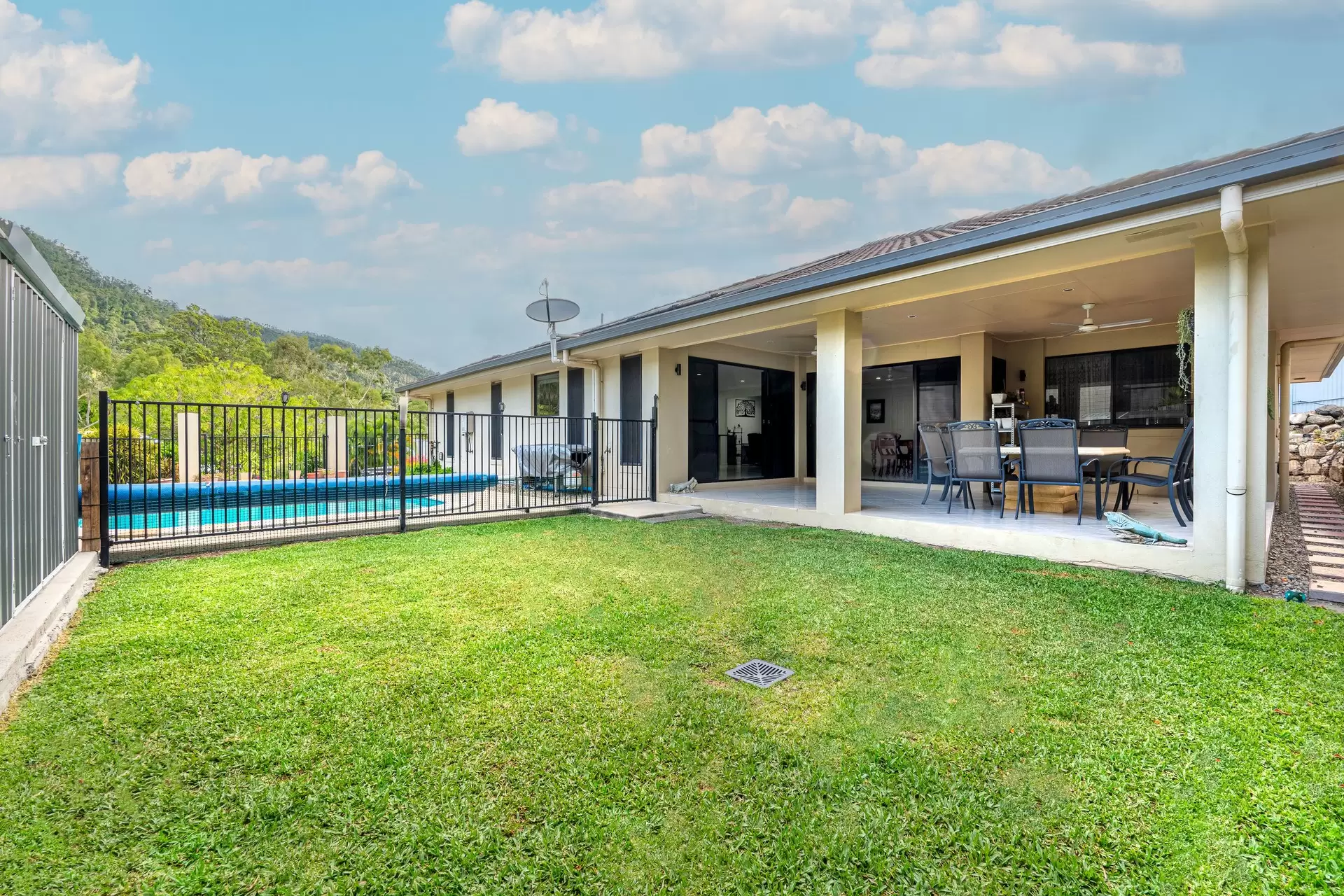 15 Jonquill Court, Cannonvale Sold by Queensland Sotheby's International Realty - image 1