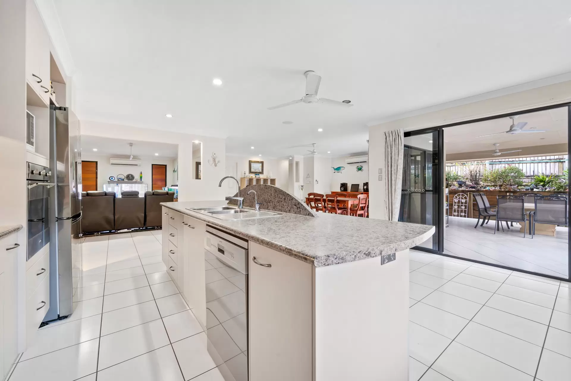 15 Jonquill Court, Cannonvale Sold by Queensland Sotheby's International Realty - image 1