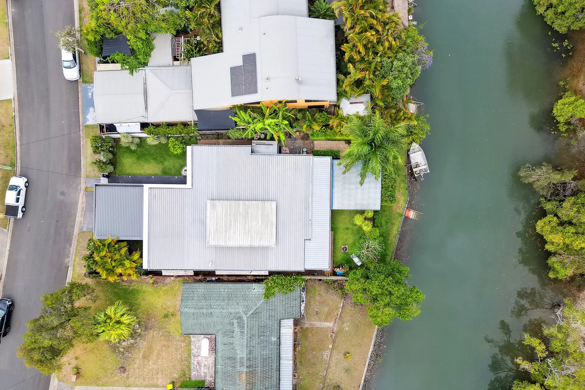 32 Elanora Drive, Burleigh Heads Sold by Queensland Sotheby's International Realty - image 1