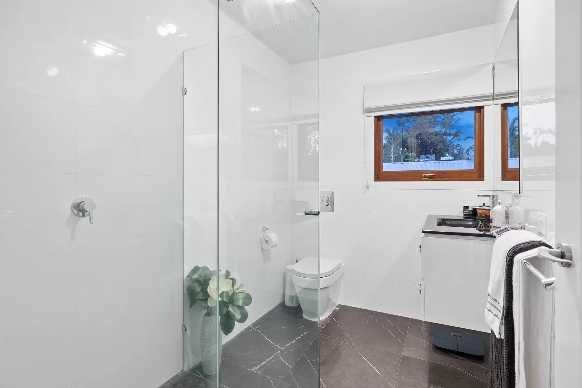 96 Beach Street, Cleveland Sold by Queensland Sotheby's International Realty - image 1