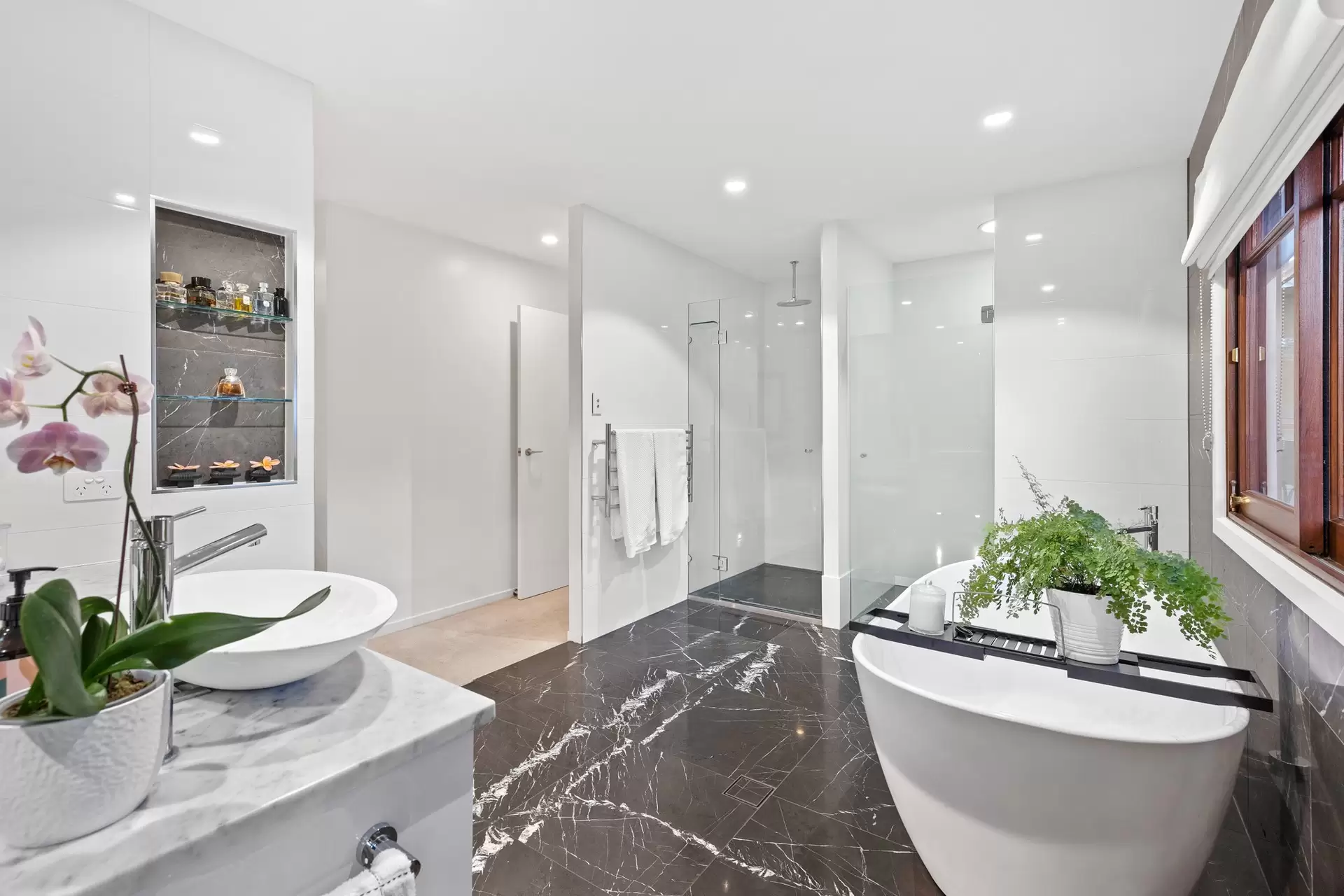 96 Beach Street, Cleveland Sold by Queensland Sotheby's International Realty - image 1