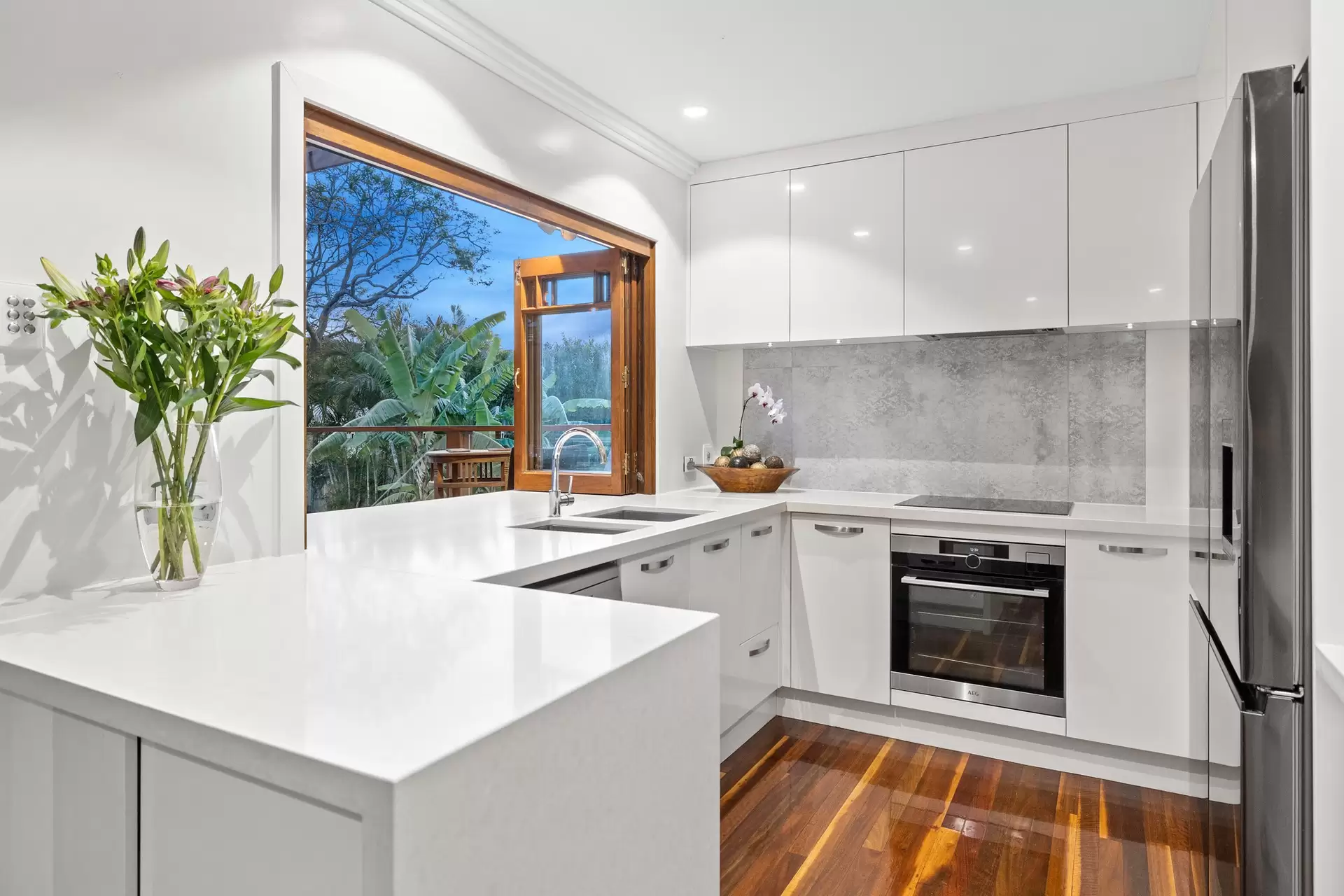 96 Beach Street, Cleveland Sold by Queensland Sotheby's International Realty - image 1