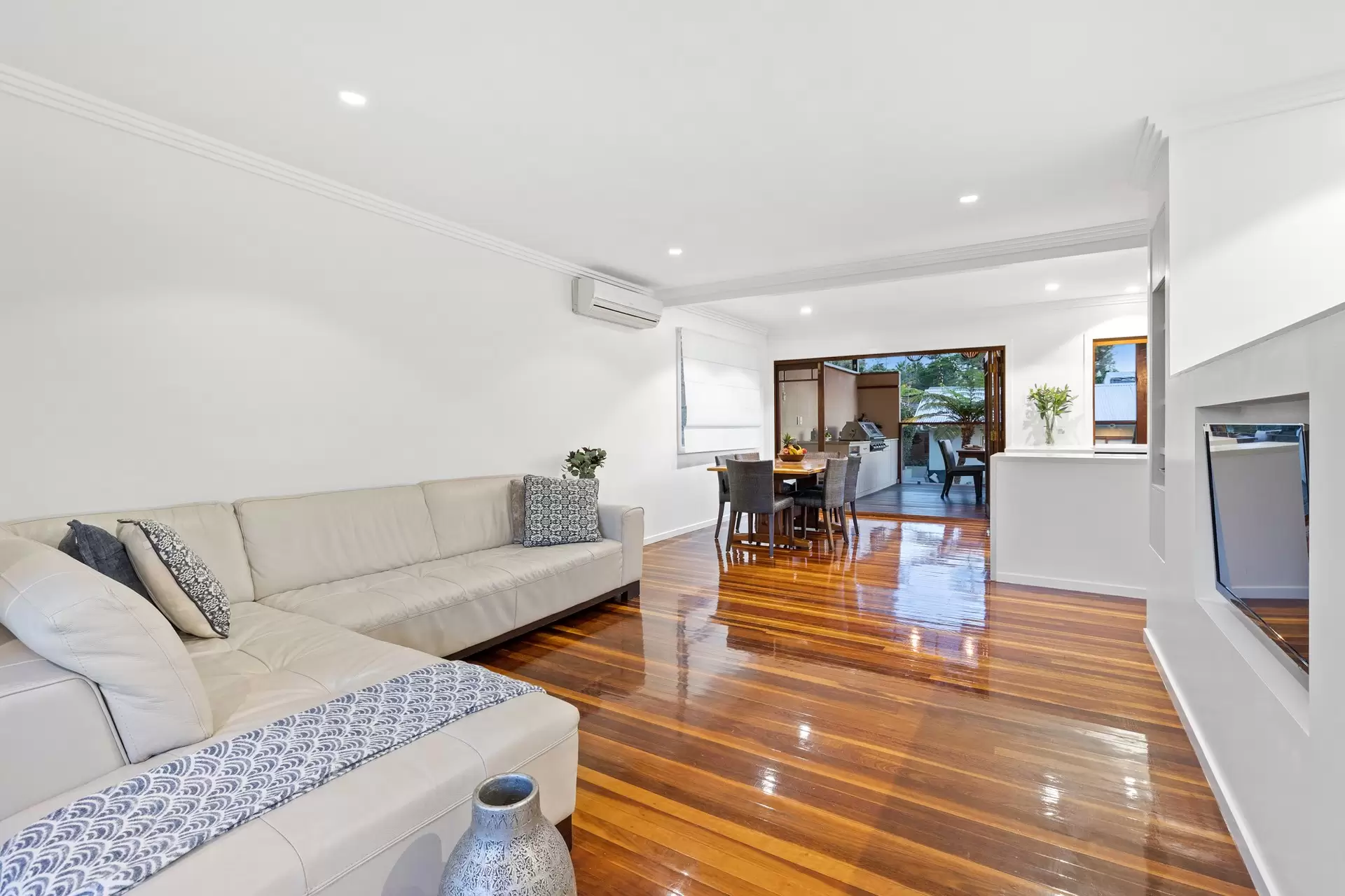 96 Beach Street, Cleveland Sold by Queensland Sotheby's International Realty - image 1