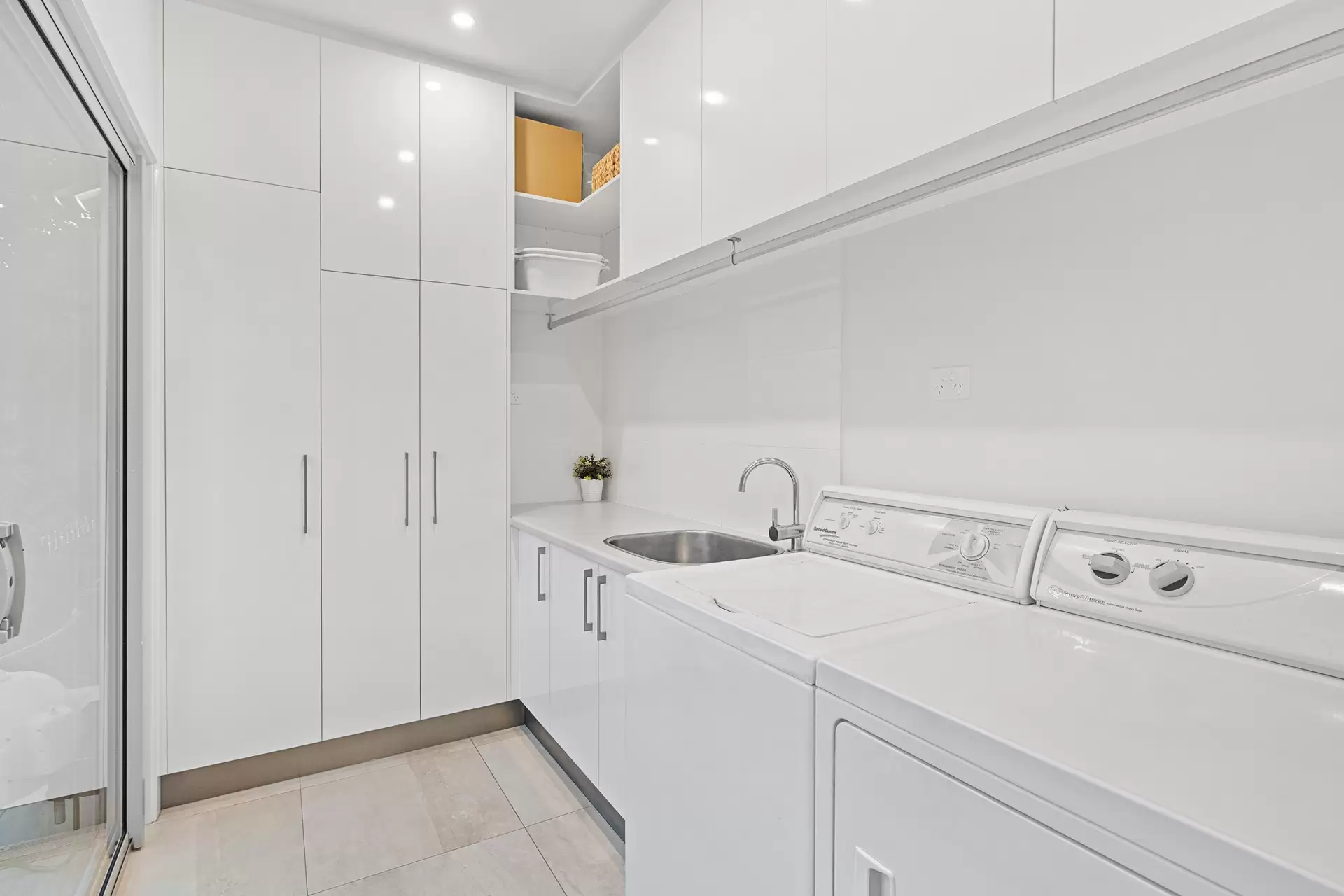 96 Beach Street, Cleveland Sold by Queensland Sotheby's International Realty - image 1