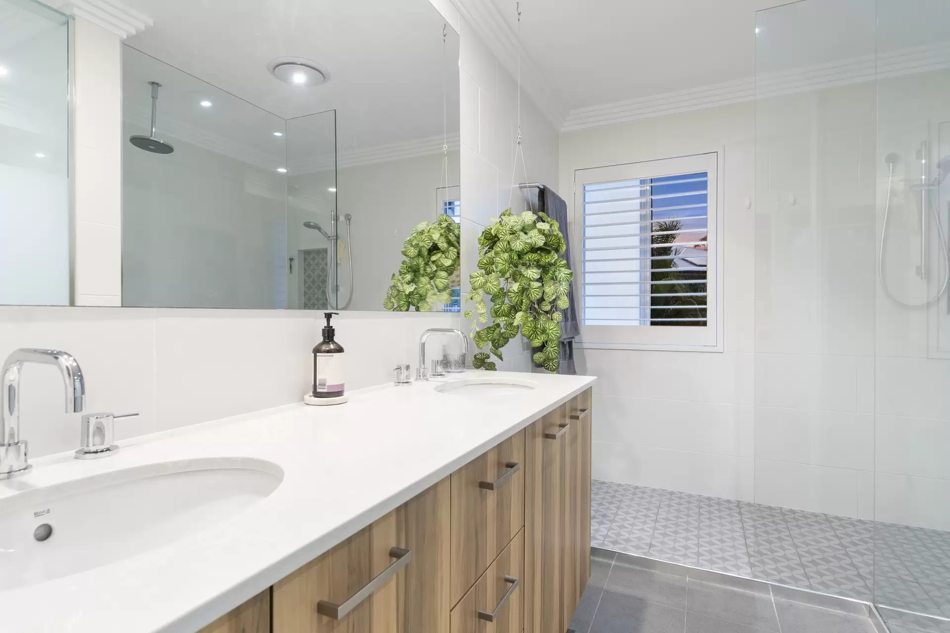 18 Nautilus Drive, Raby Bay Sold by Queensland Sotheby's International Realty - image 1