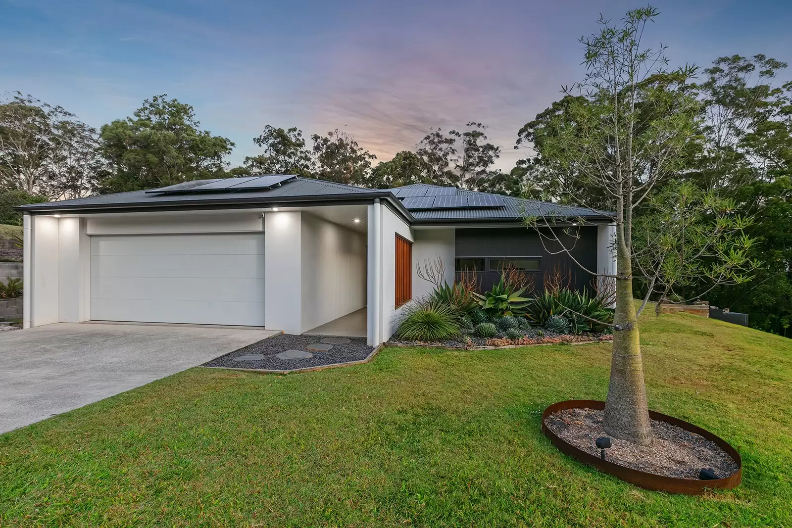 19 Coolwater Place, Rosemount Sold by Queensland Sotheby's International Realty - image 1