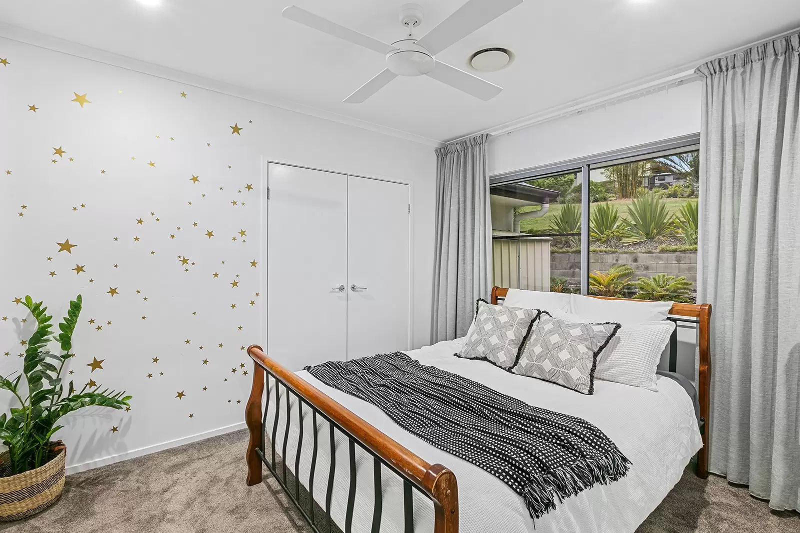 19 Coolwater Place, Rosemount Sold by Queensland Sotheby's International Realty - image 1