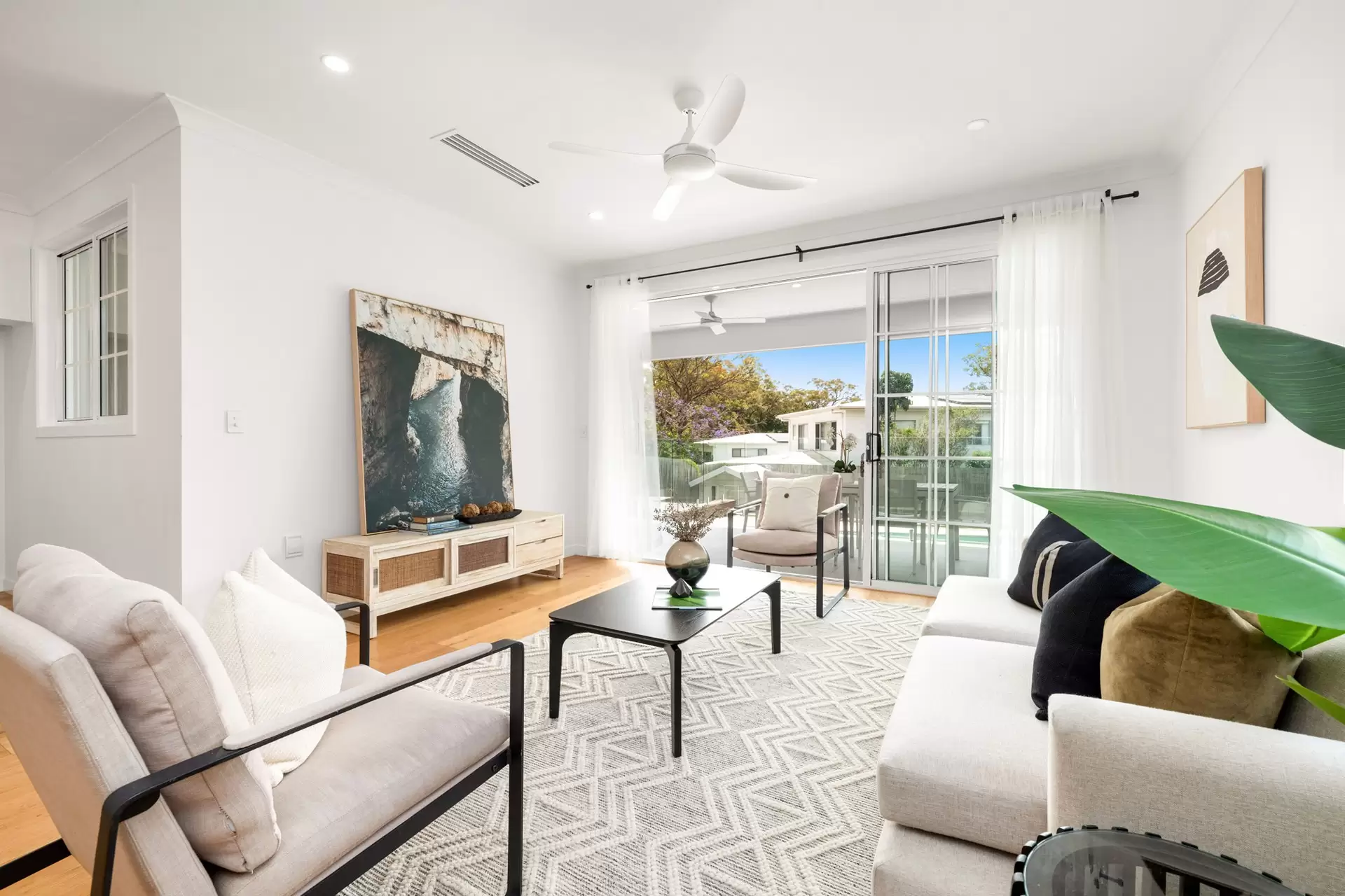 9 Fernvale Road, Tarragindi Sold by  - image 1