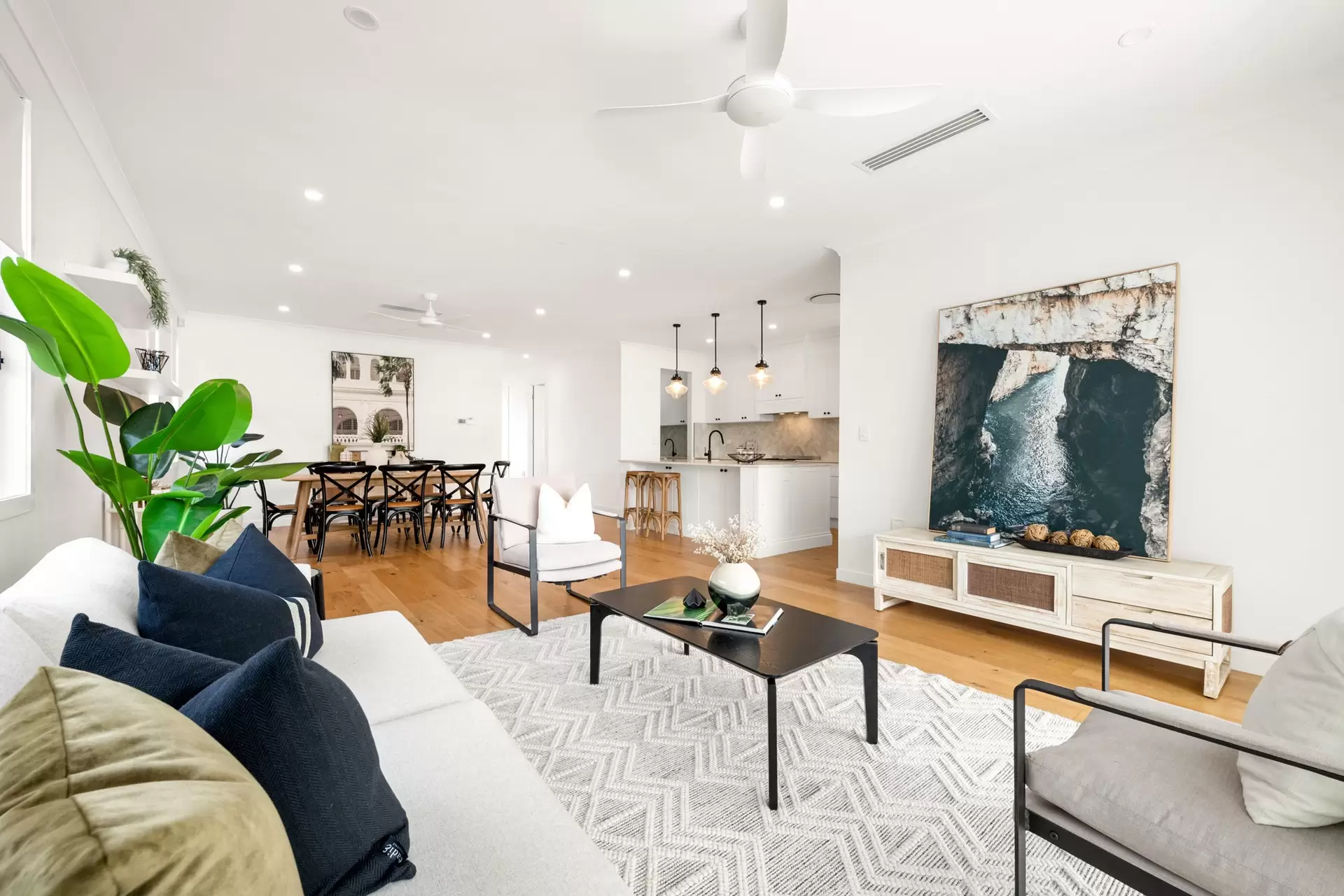 9 Fernvale Road, Tarragindi Sold by  - image 1