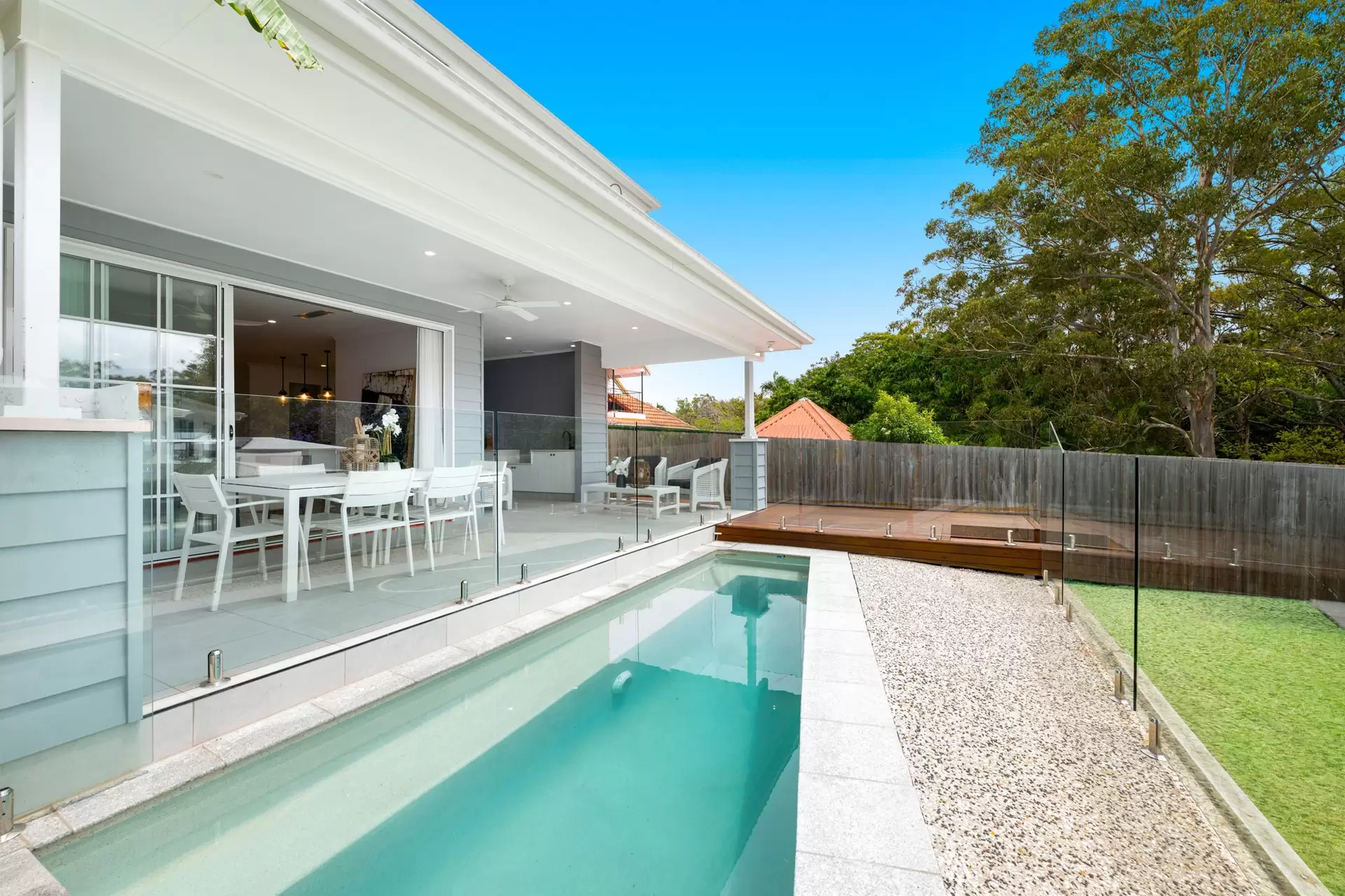 9 Fernvale Road, Tarragindi Sold by  - image 1