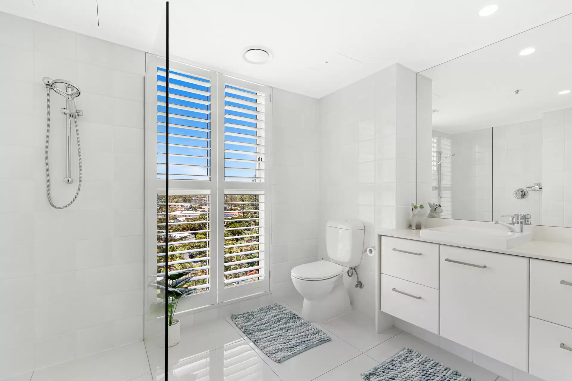 1061/1 Lennie Avenue, Main Beach Sold by Queensland Sotheby's International Realty - image 1
