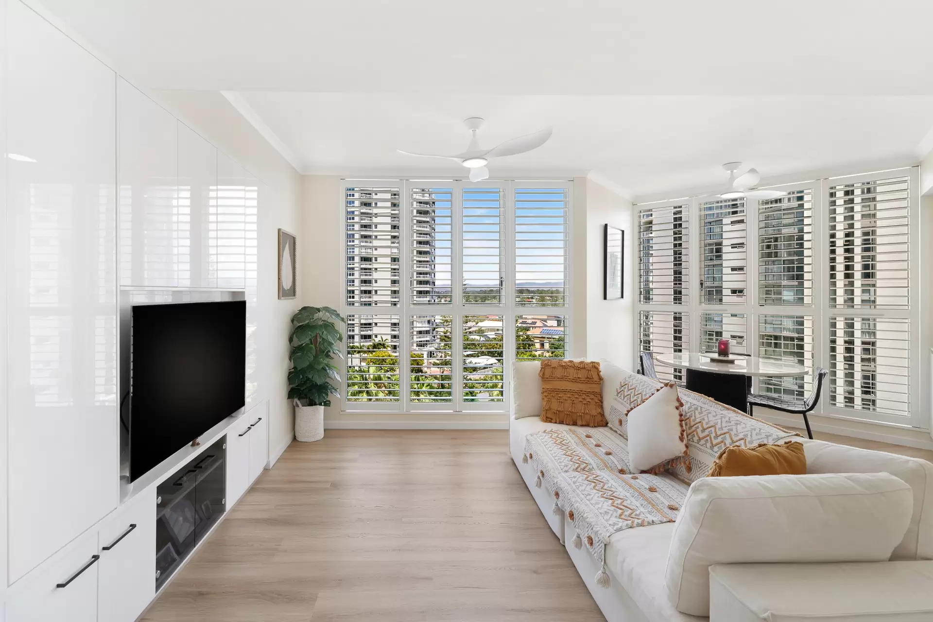 1061/1 Lennie Avenue, Main Beach Sold by Queensland Sotheby's International Realty - image 1