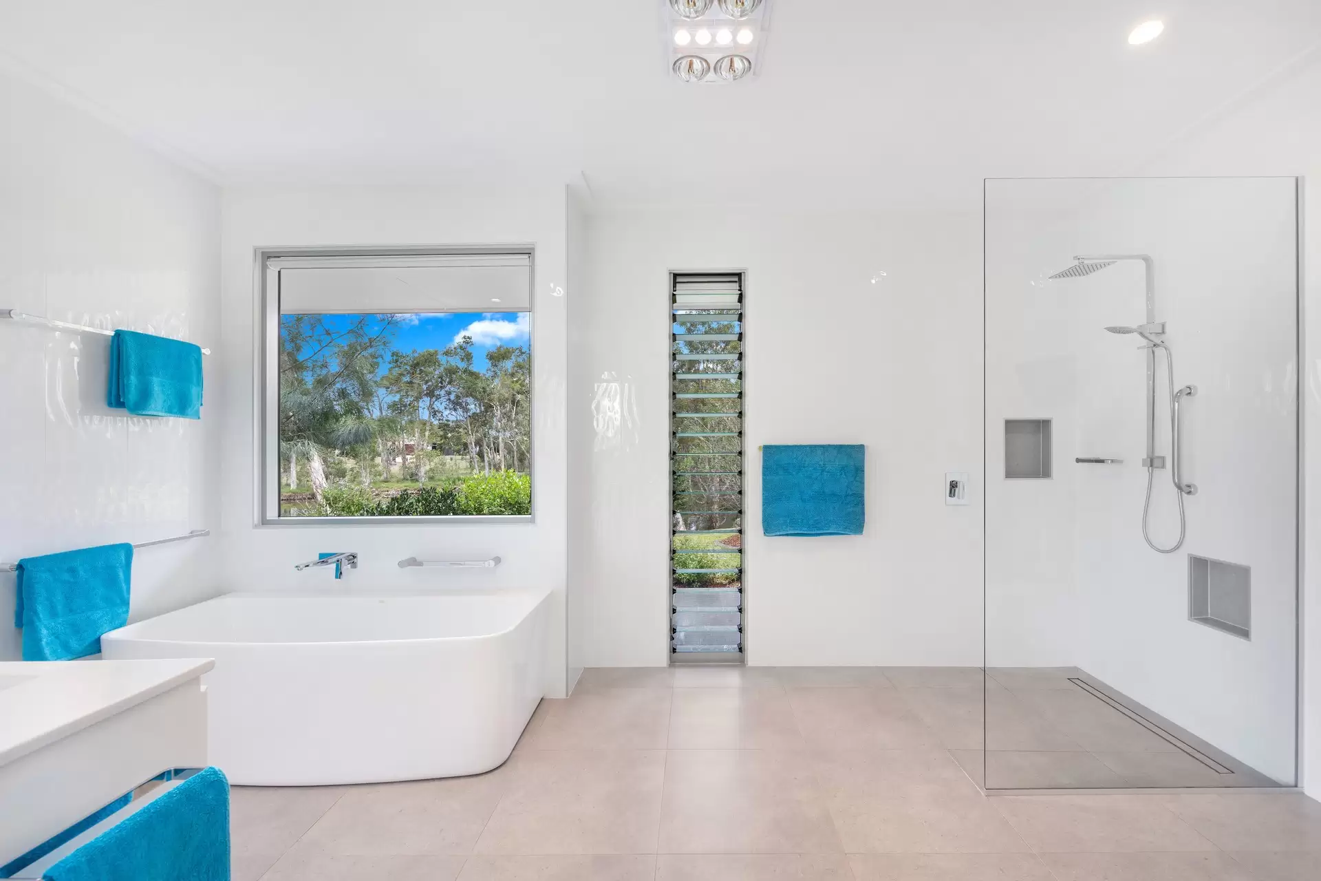 4-6 Jubata Court, Burrum Heads Sold by Queensland Sotheby's International Realty - image 1