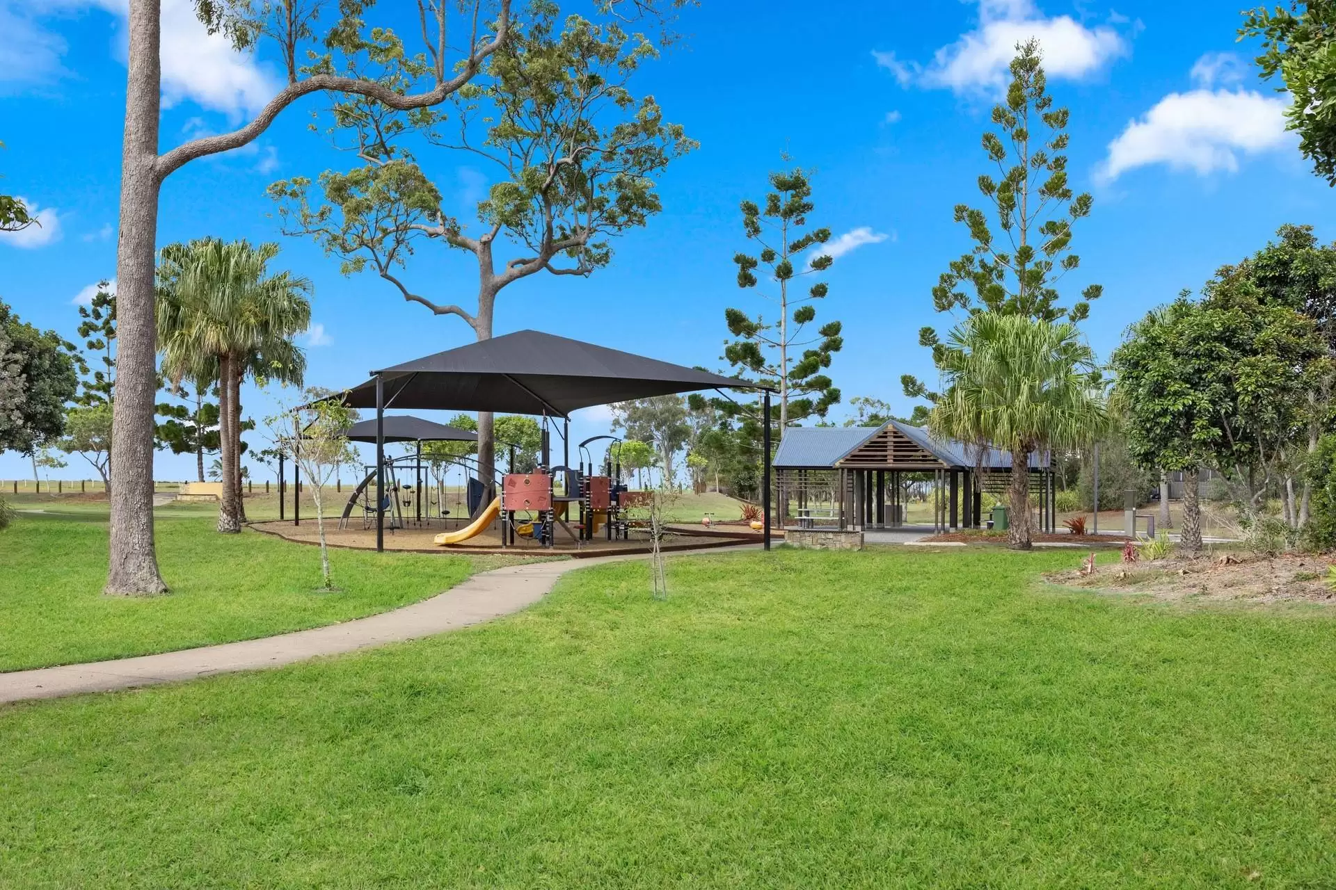 4-6 Jubata Court, Burrum Heads Sold by Queensland Sotheby's International Realty - image 1