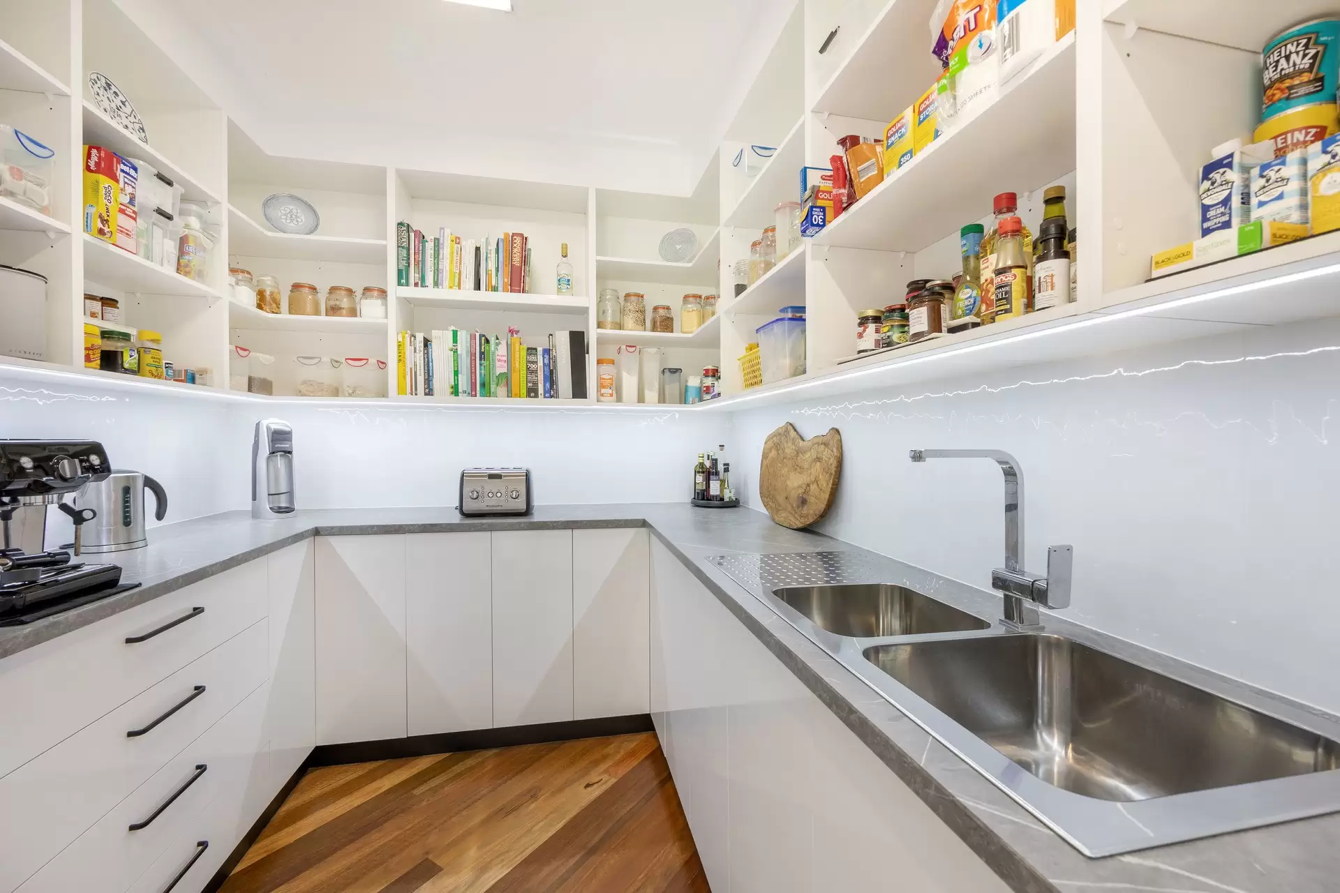 4-6 Jubata Court, Burrum Heads Sold by Queensland Sotheby's International Realty - image 1