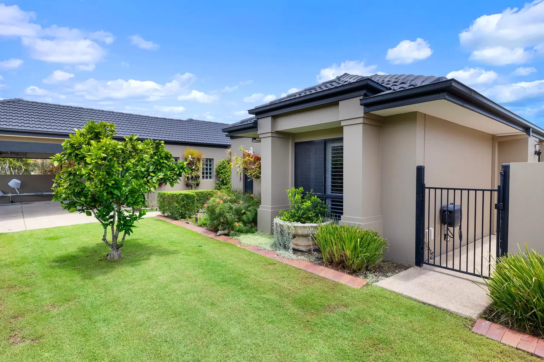 40 Sommersea Drive, Raby Bay Sold by Queensland Sotheby's International Realty - image 1