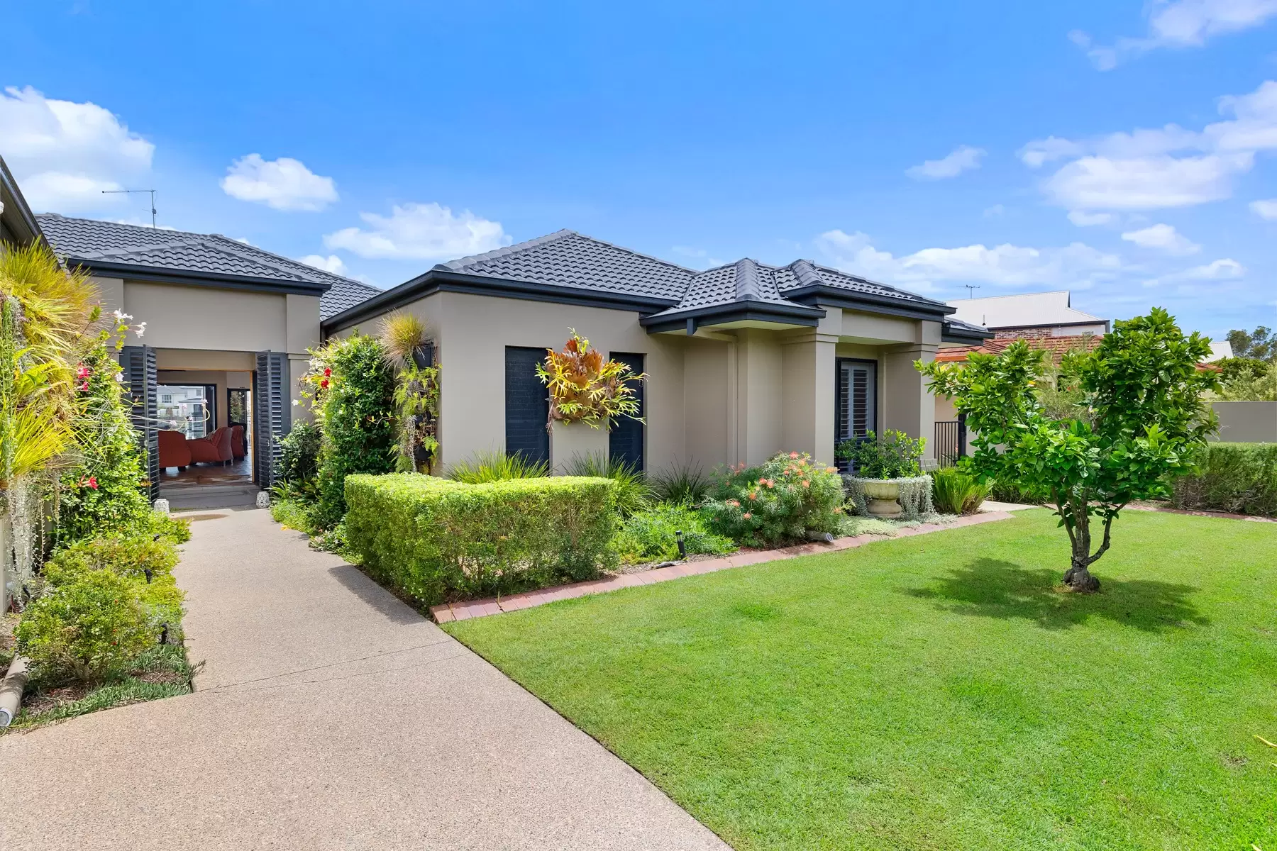 40 Sommersea Drive, Raby Bay Sold by Queensland Sotheby's International Realty - image 1