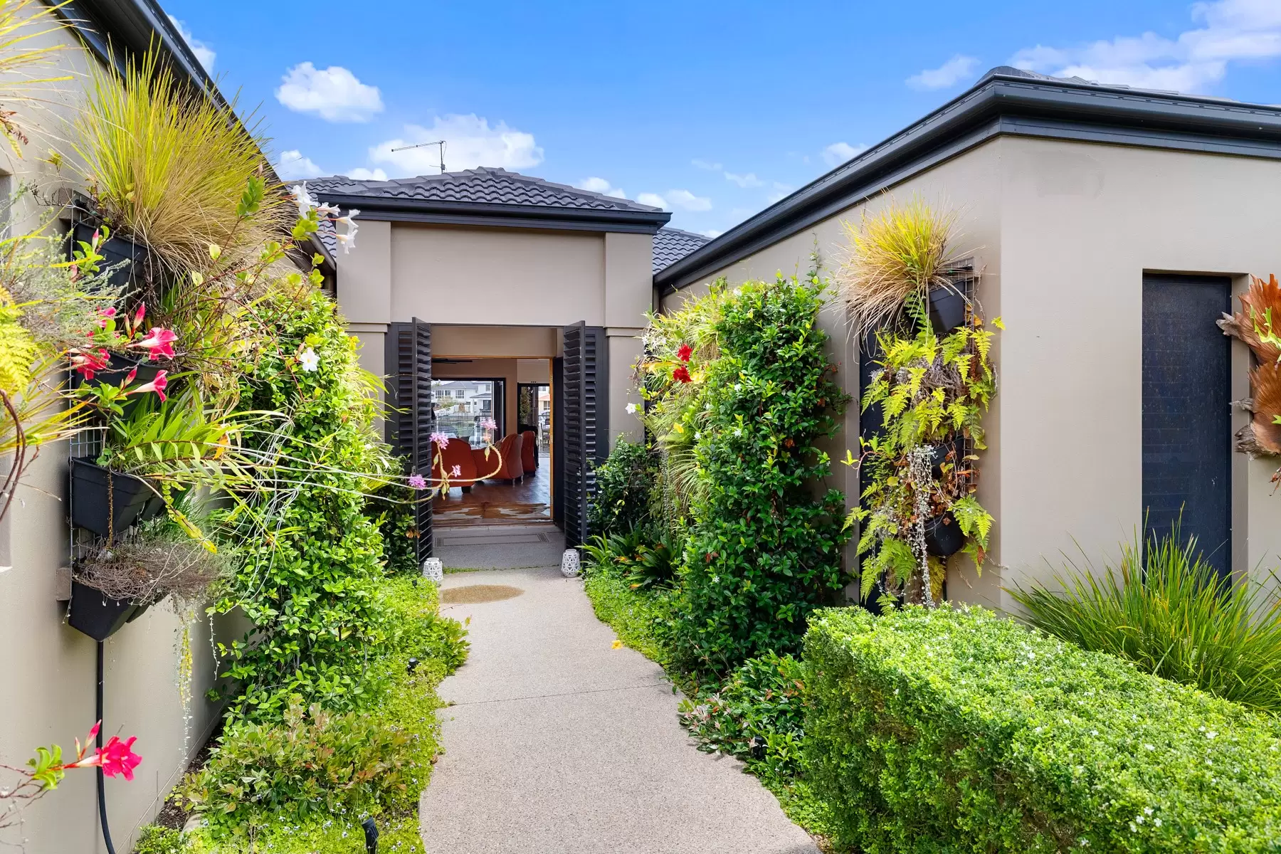 40 Sommersea Drive, Raby Bay Sold by Queensland Sotheby's International Realty - image 1
