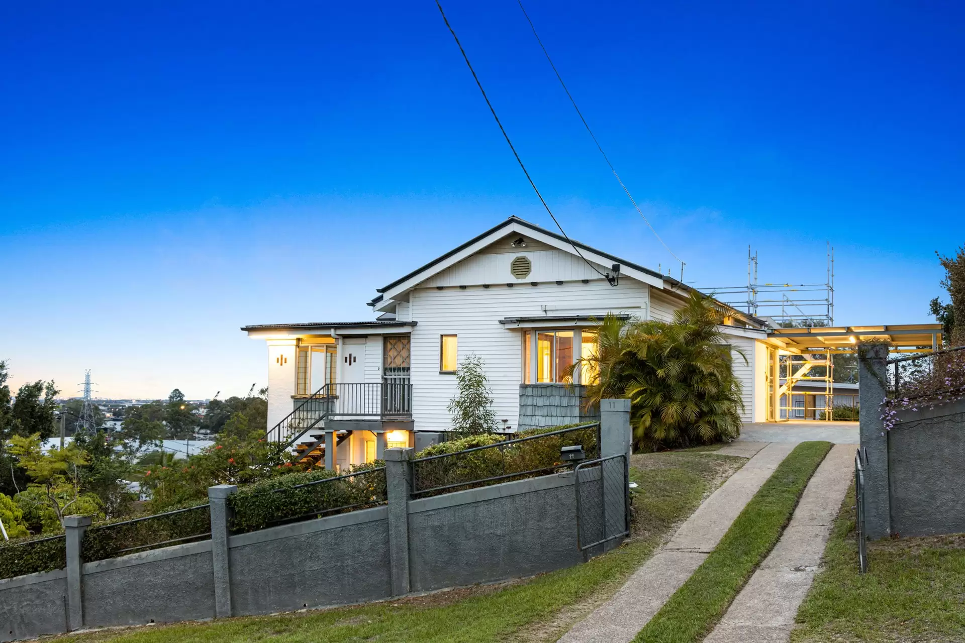 11 Bolan Street, Balmoral Sold by Queensland Sotheby's International Realty - image 1