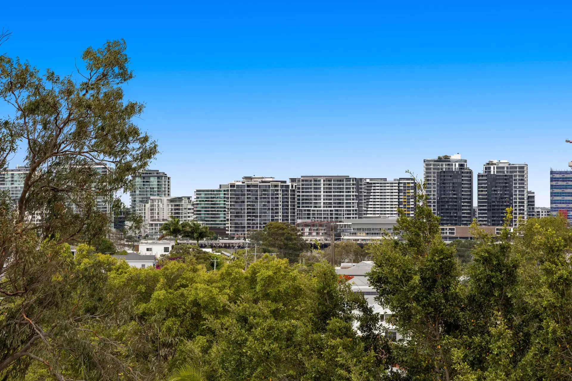 11 Bolan Street, Balmoral Sold by  - image 1