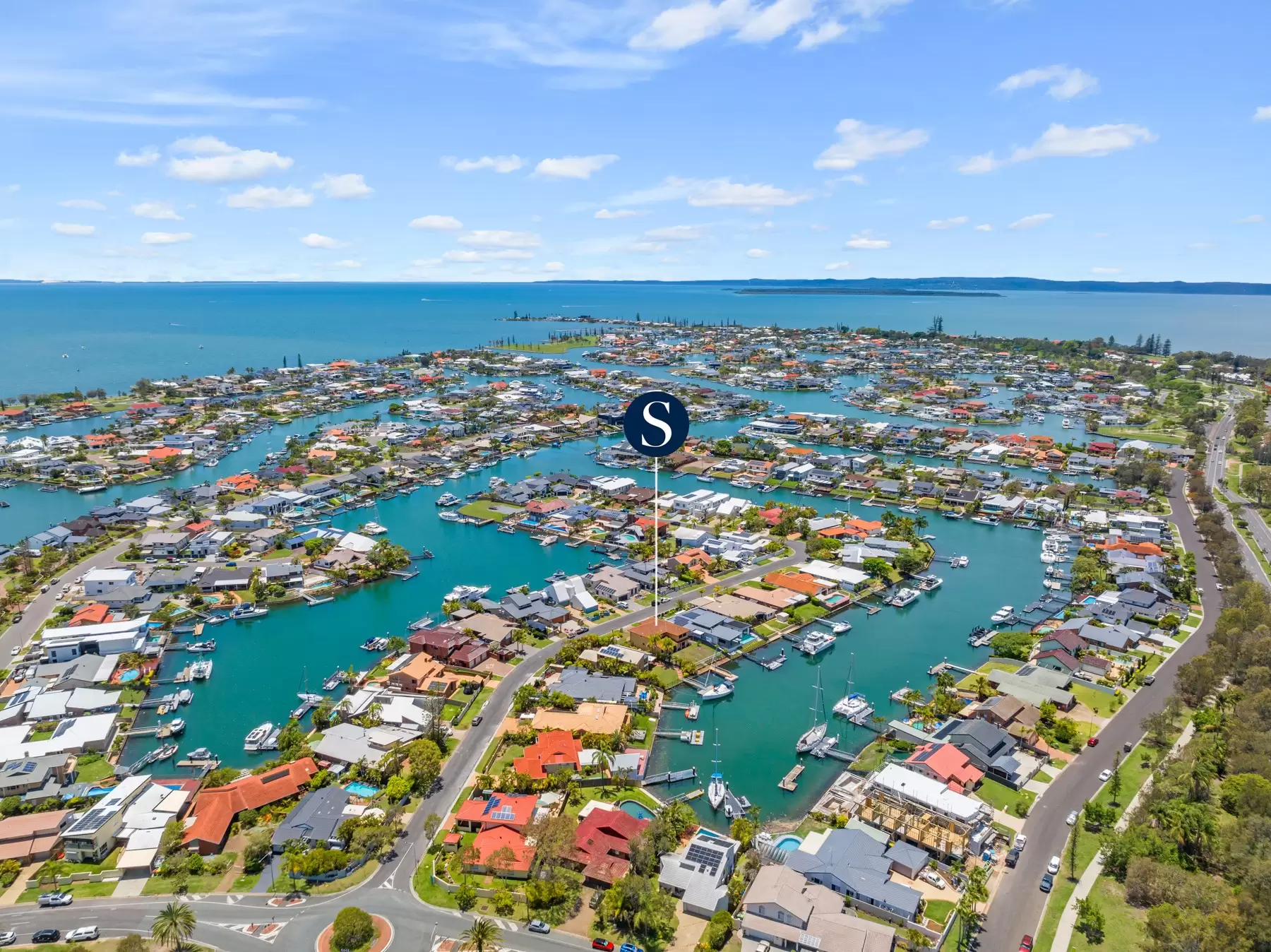11 Compass Court, Raby Bay Sold by Queensland Sotheby's International Realty - image 1