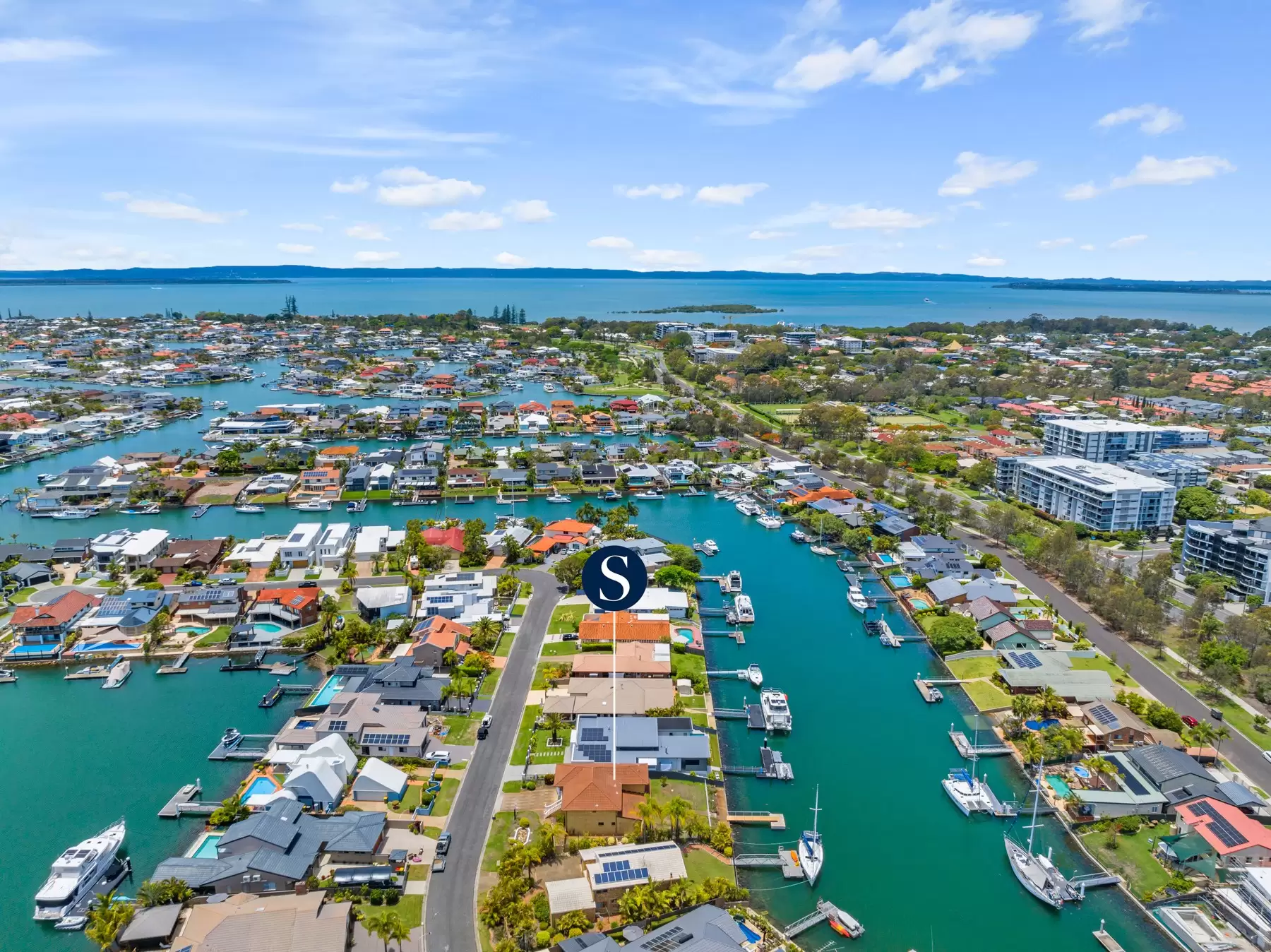 11 Compass Court, Raby Bay Sold by Queensland Sotheby's International Realty - image 1