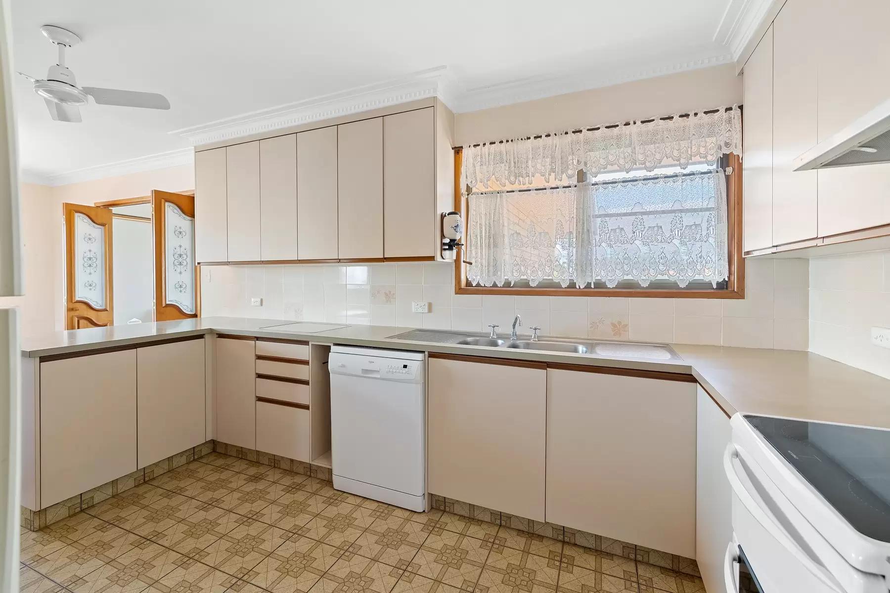 11 Compass Court, Raby Bay Sold by Queensland Sotheby's International Realty - image 1