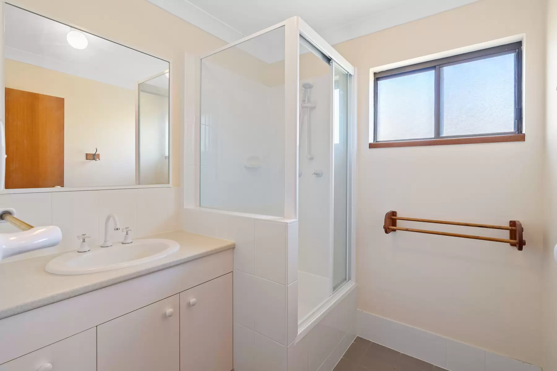 11 Compass Court, Raby Bay Sold by Queensland Sotheby's International Realty - image 1