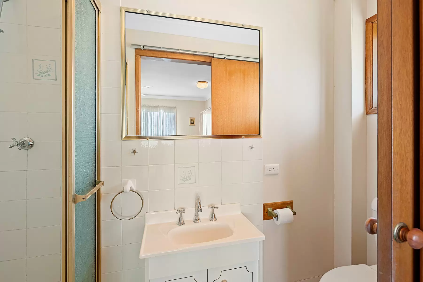 11 Compass Court, Raby Bay Sold by Queensland Sotheby's International Realty - image 1