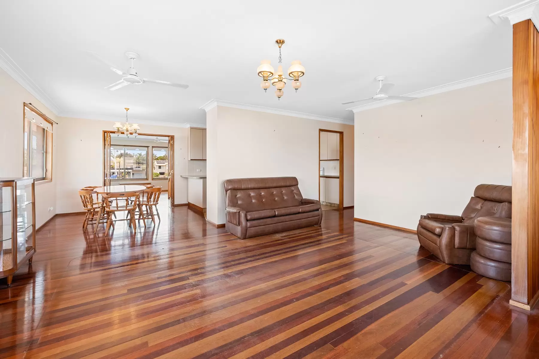 11 Compass Court, Raby Bay Sold by Queensland Sotheby's International Realty - image 1