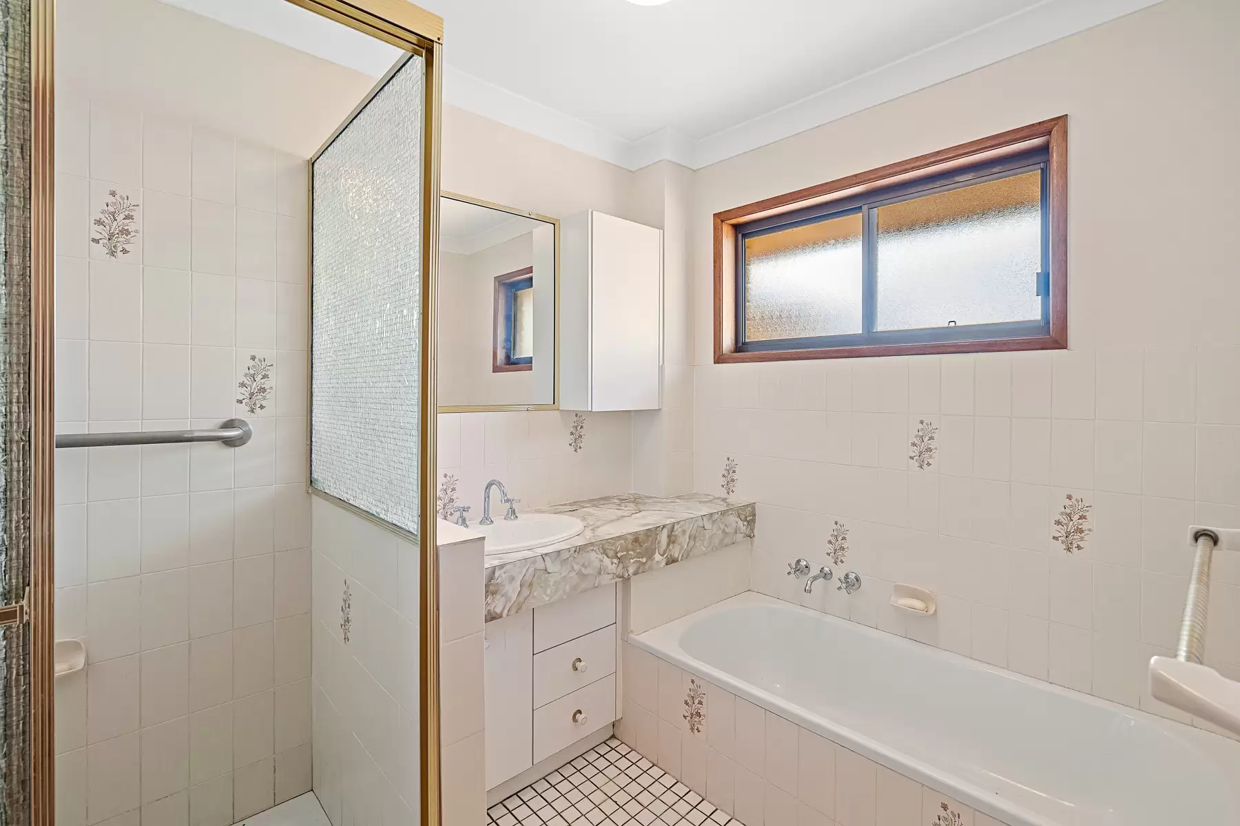 11 Compass Court, Raby Bay Sold by Queensland Sotheby's International Realty - image 1