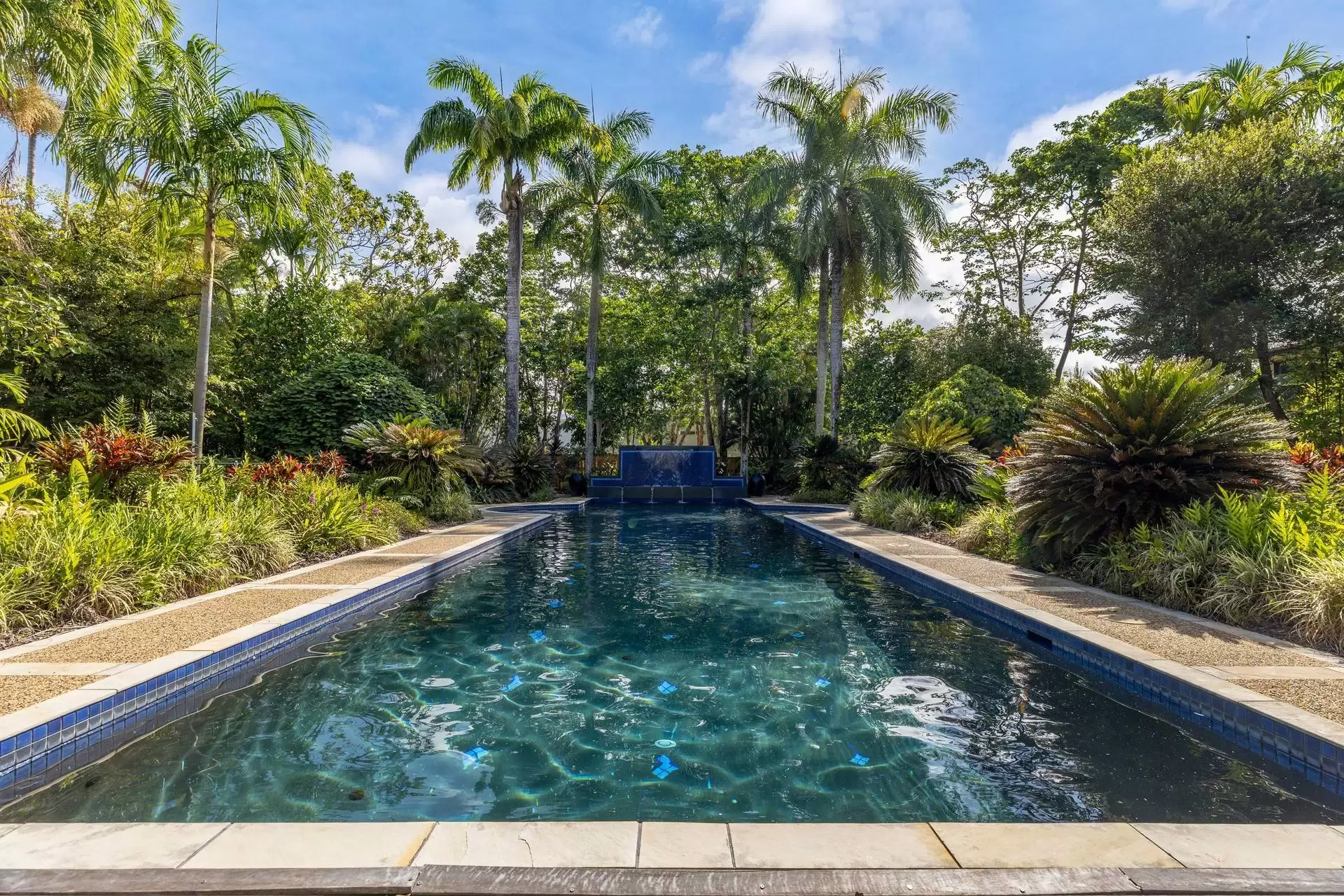 7/18-28 St Crispins Avenue, Port Douglas Sold by Queensland Sotheby's International Realty - image 1