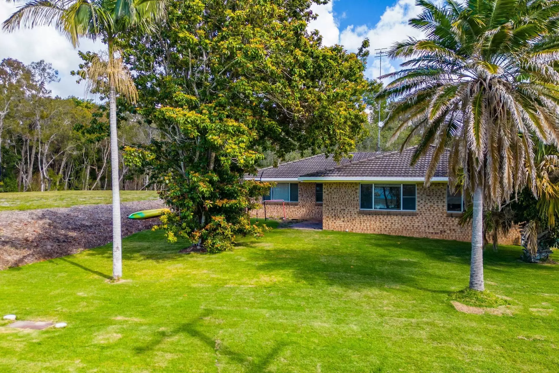 135 Lake Weyba Drive, Noosaville Sold by Queensland Sotheby's International Realty - image 1